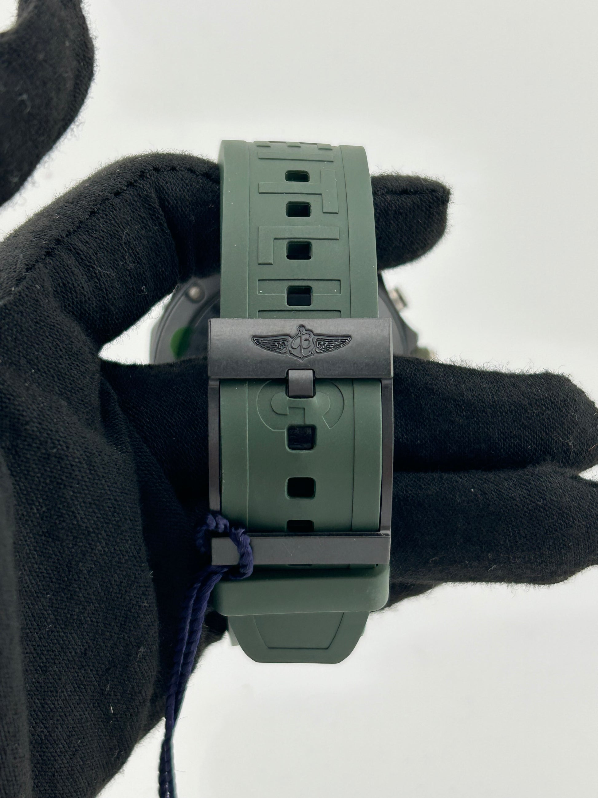 Breitling Endurance Pro Black Dial on Green Rubber Strap Ref. X82310D31B1S1 Complete 2026 — view 4