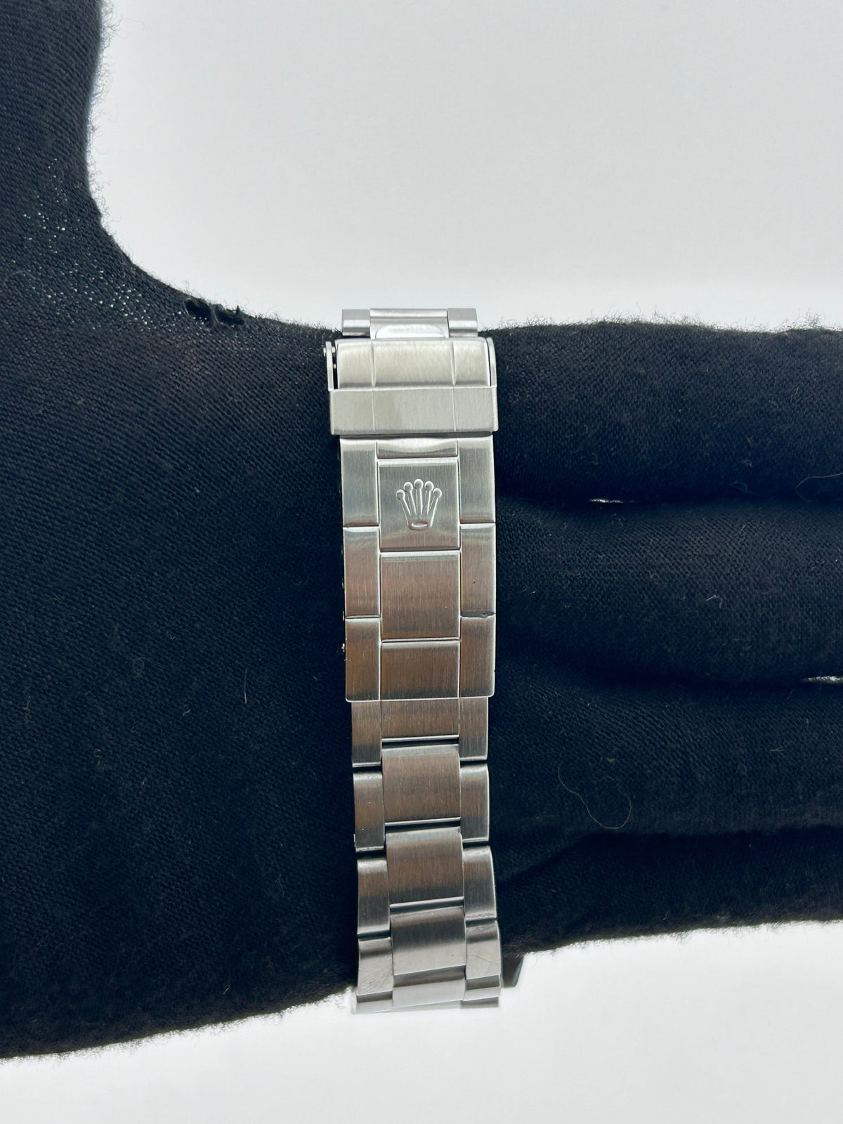 Rolex Submariner Black Dial on Oyster Ref. 16610 Papers 2000 — view 4