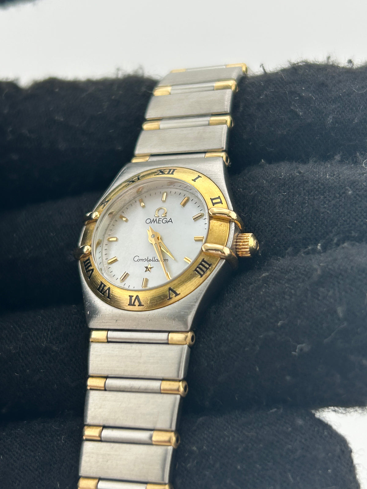 Omega Constellation White Mop Dial on 2 Tone Gold Plated Stainless Steel Bracelet Ref. 1362.70 Card 1998 — view 3