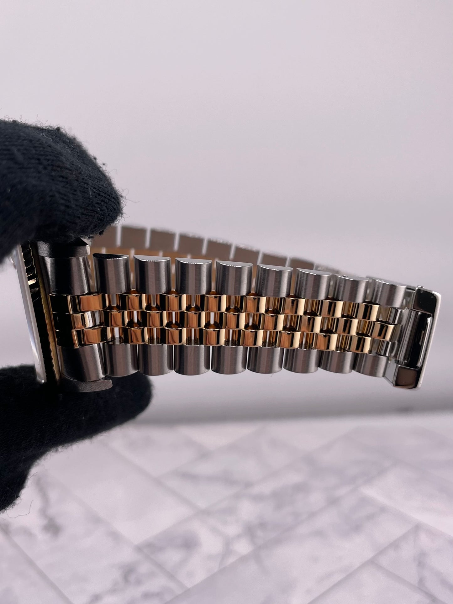 Rolex Datejust Gold Anniversary Diamond Dial Dial on Jubilee Ref. 16233G Papers 1994 — view 4