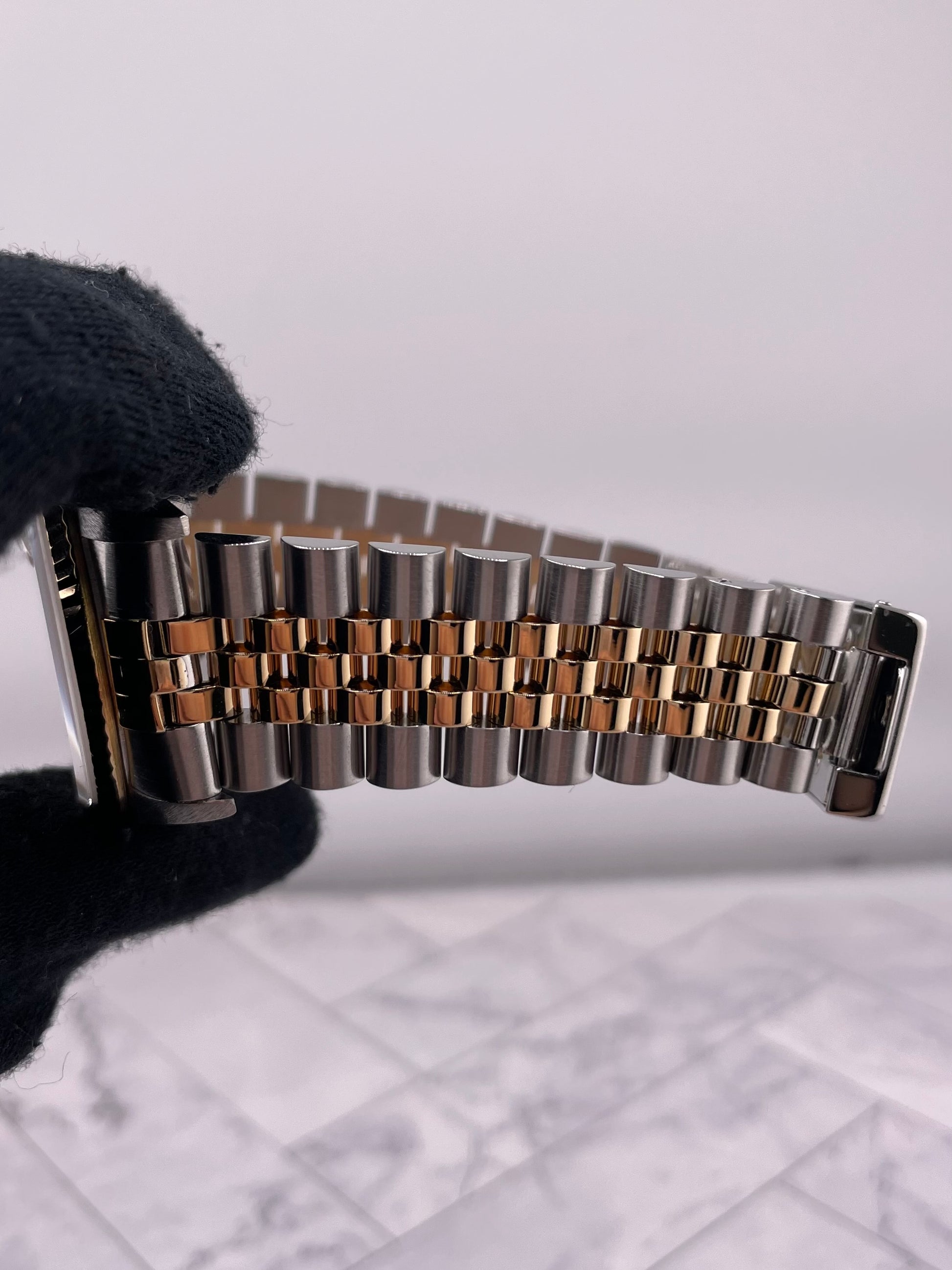 Rolex Datejust Gold Anniversary Diamond Dial Dial on Jubilee Ref. 16233G Papers 1994 — view 4