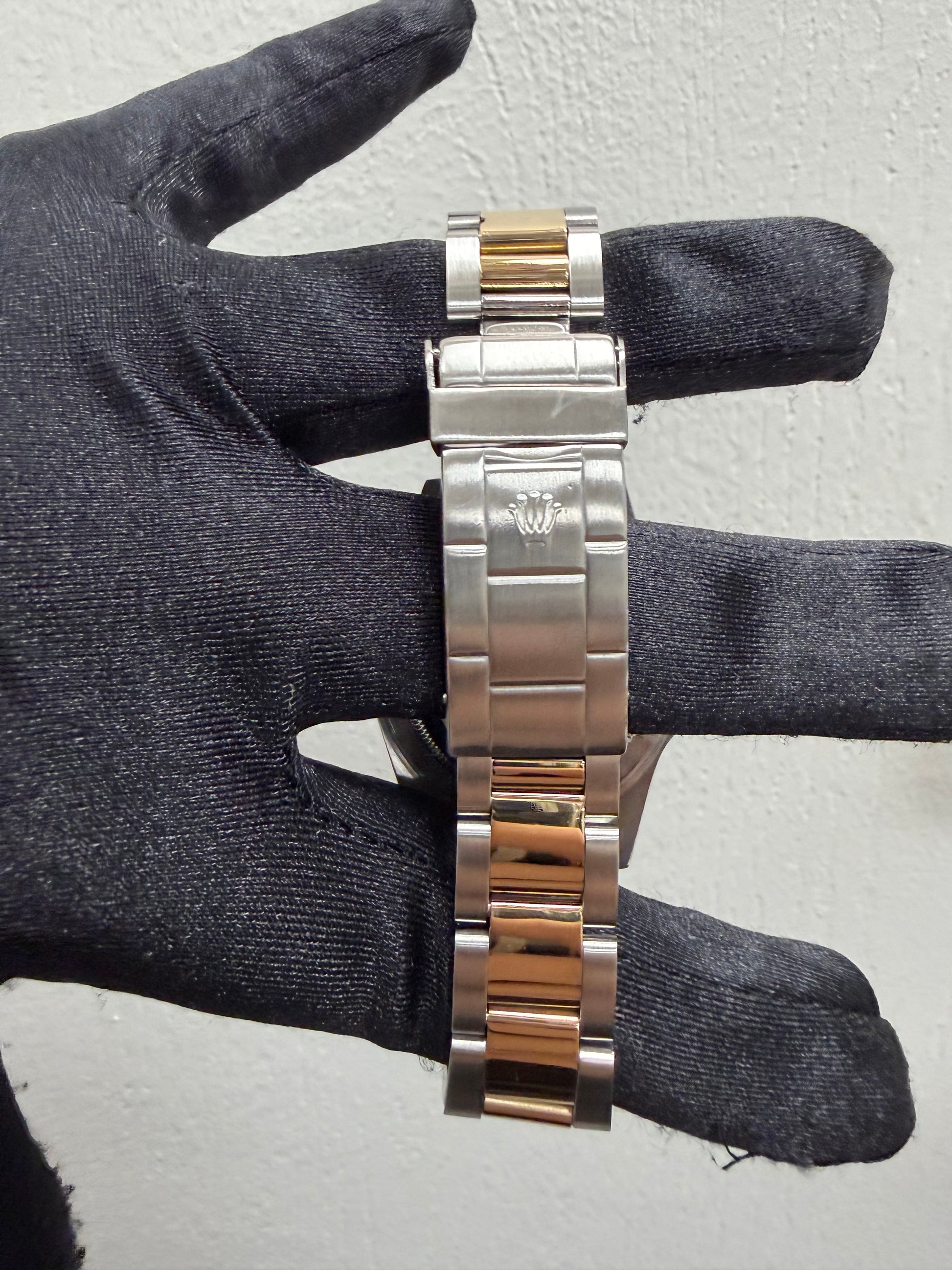 Rolex Submariner Black Dial on Oyster Ref. 16613 Papers 1990 — view 3