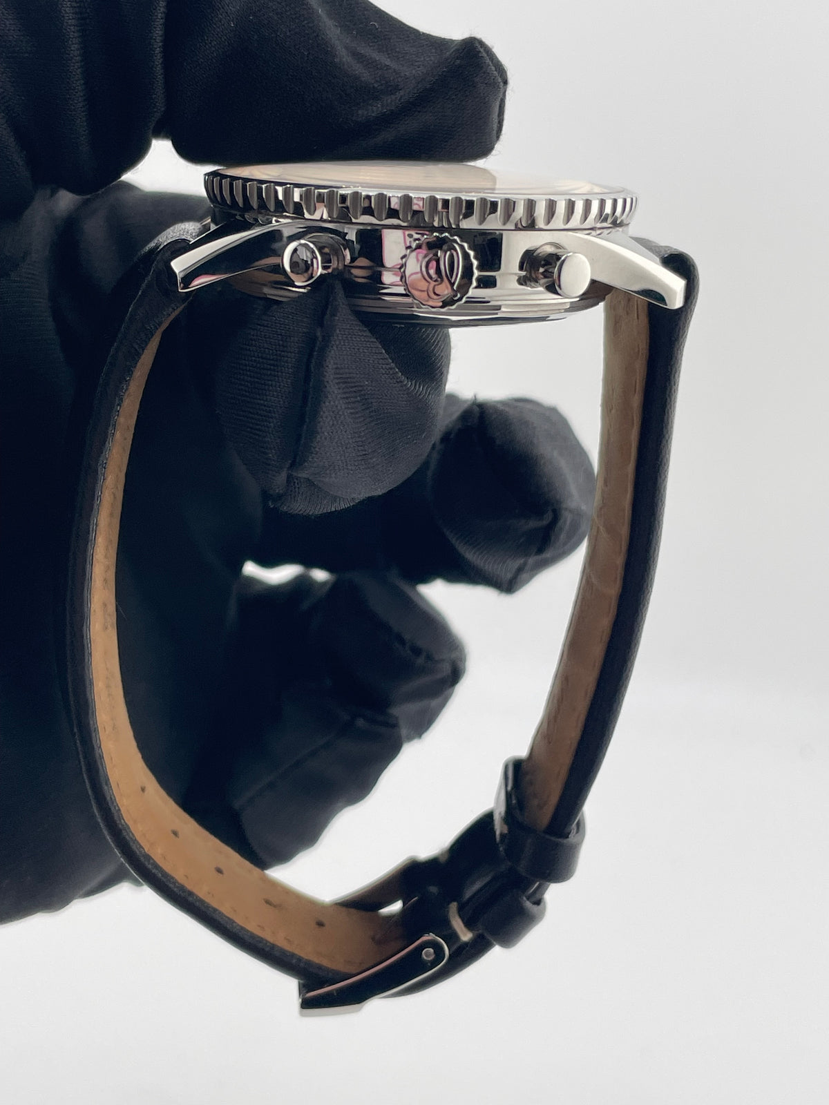 Breitling Old Navitimer Black Dial on Black Leather Strap Ref. A13322 Papers 2001 — view 6