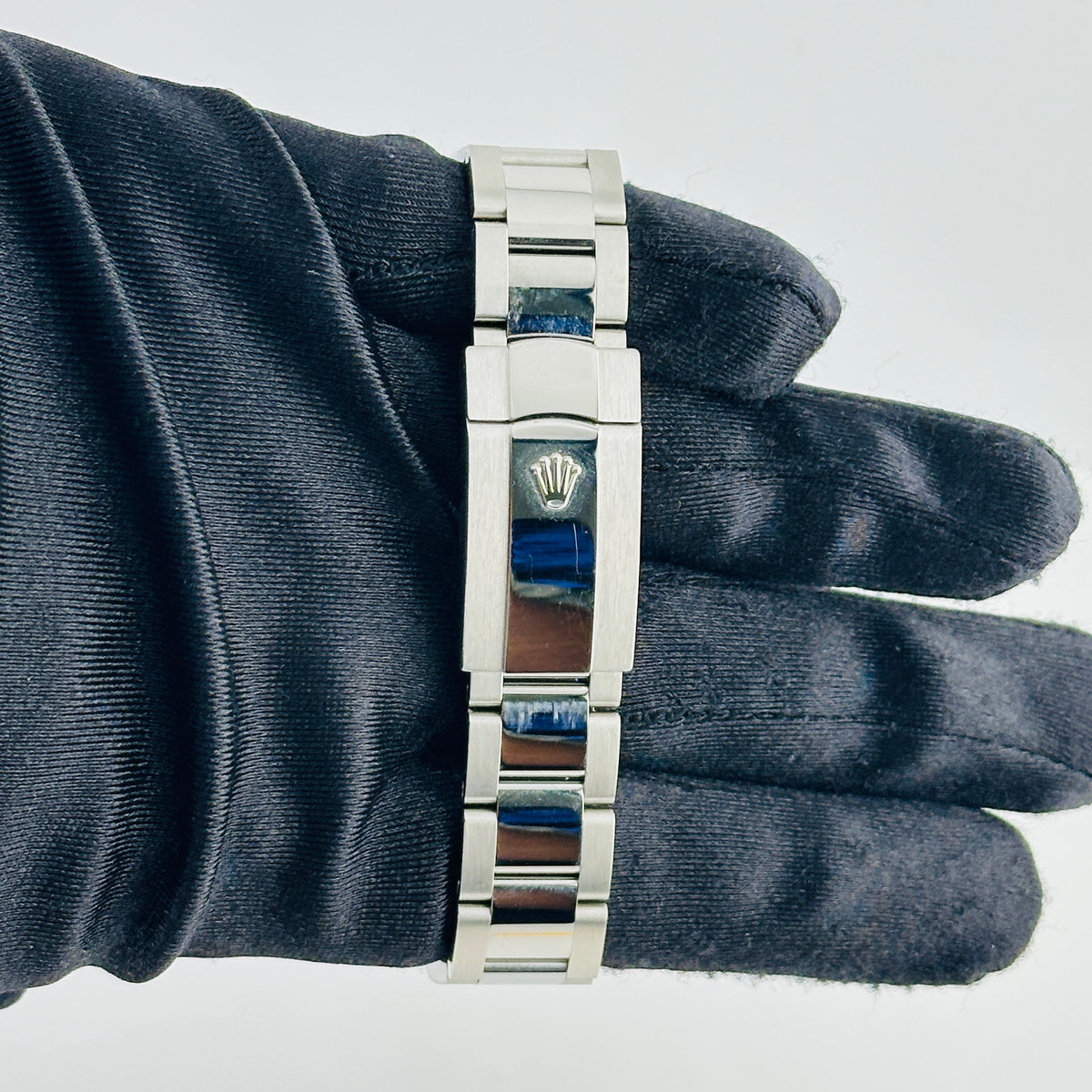 Rolex Datejust Silver Index Dial on Oyster Bracelet Ref. 126300 Card 2019 — view 4