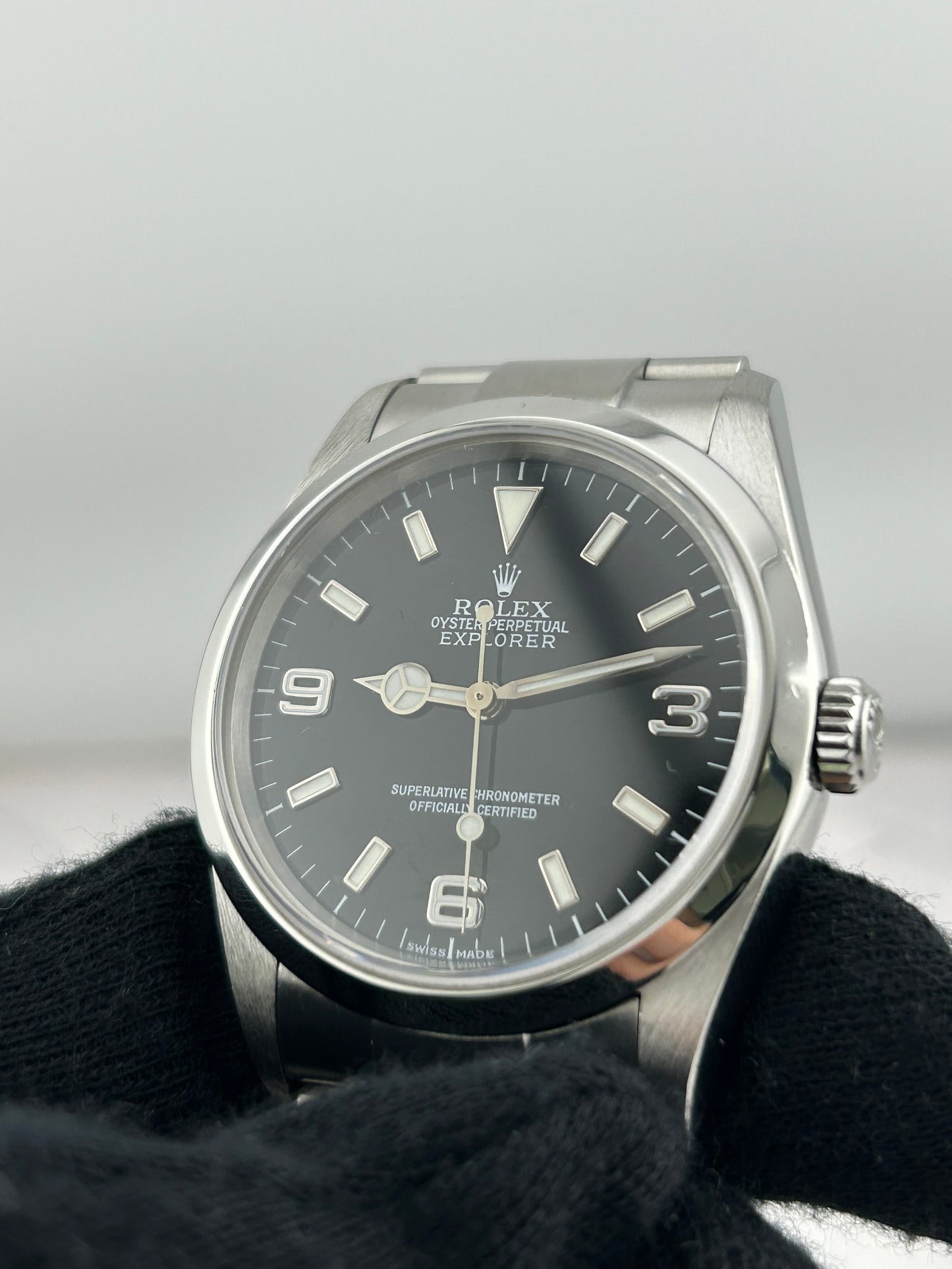 Rolex Explorer I Black Dial on Oyster Ref. 114270 Papers 2003 — view 3