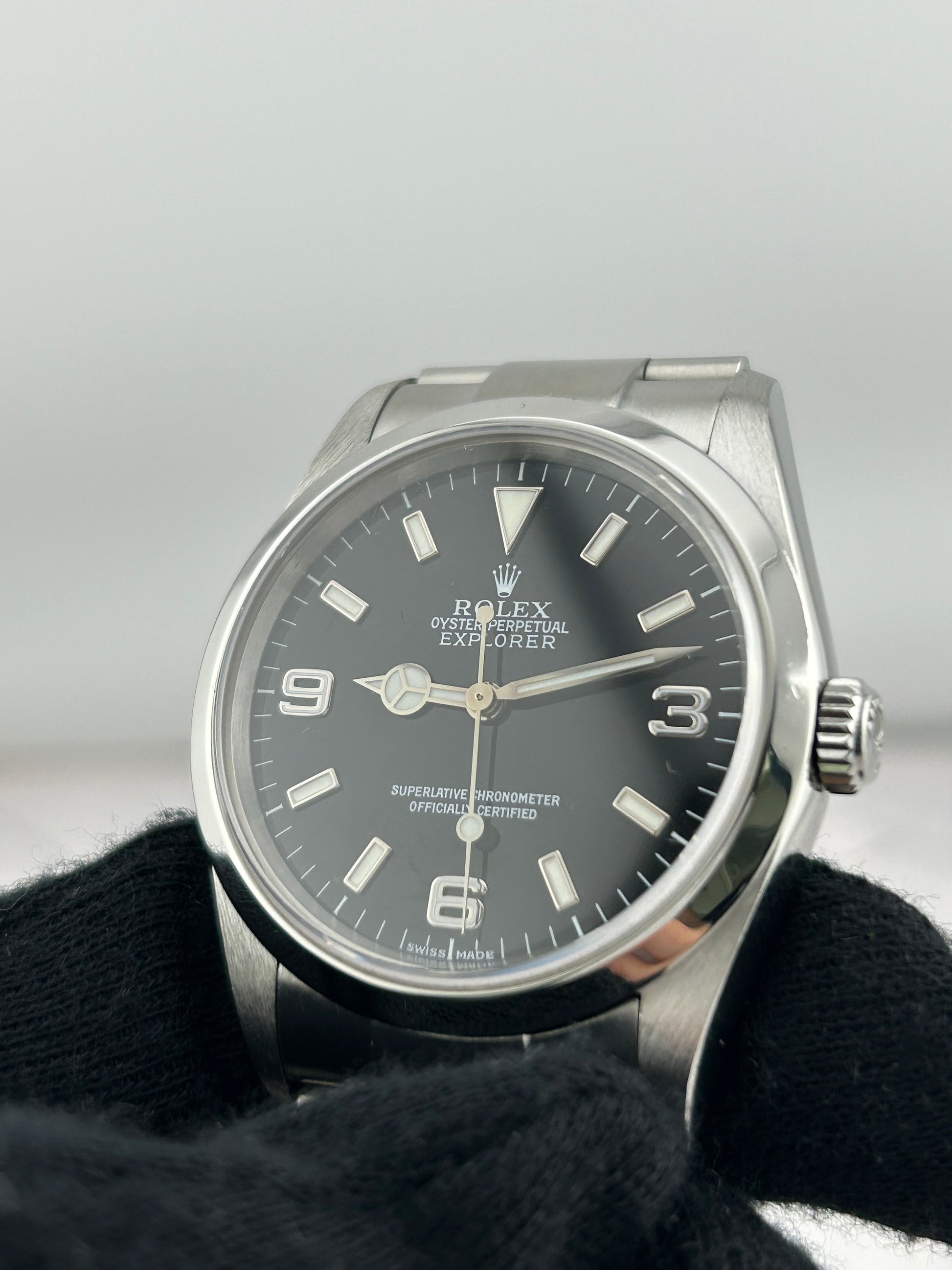 Rolex Explorer I Black Dial on Oyster Ref. 114270 Papers 2003 — view 3