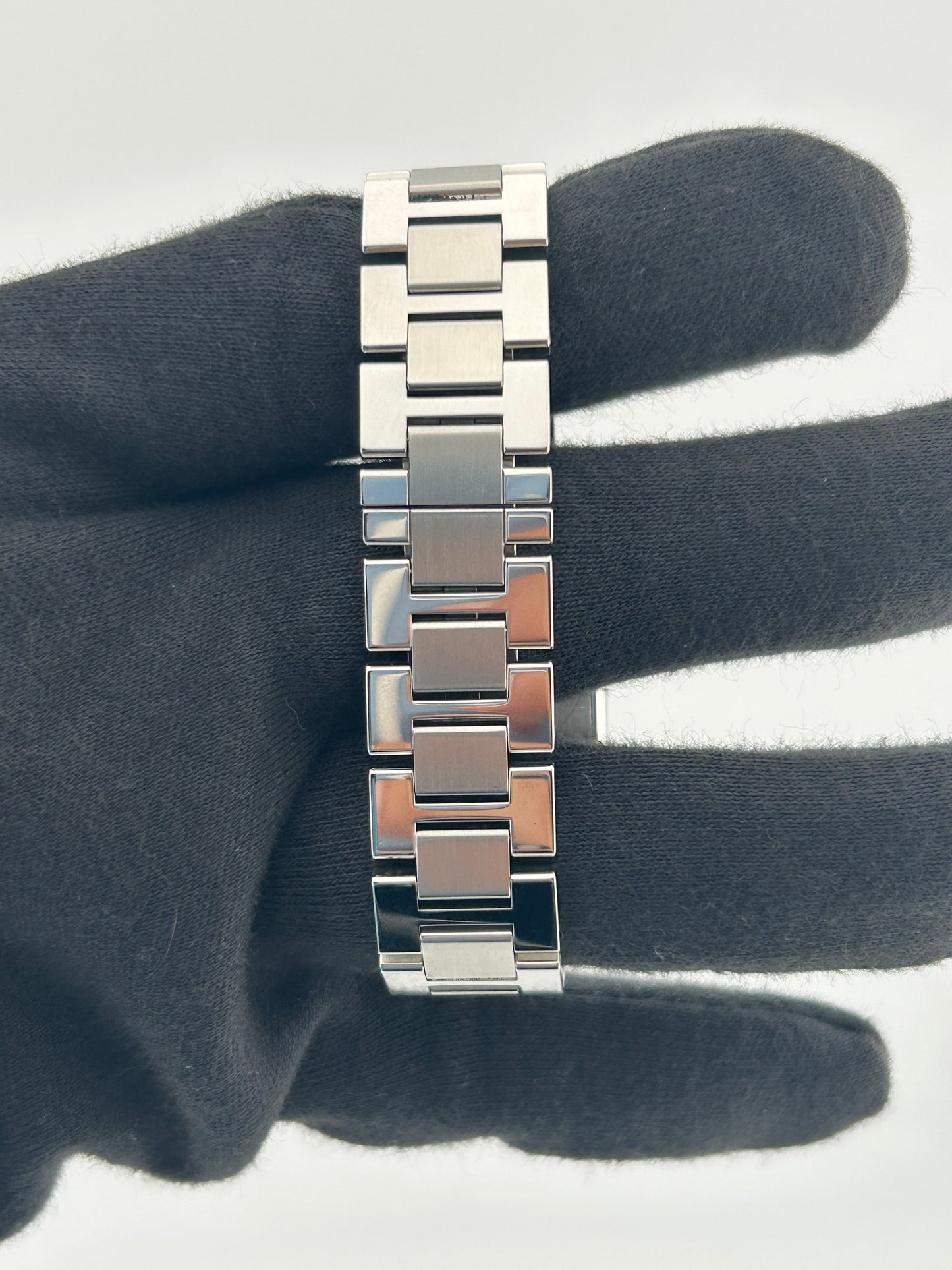 Cartier Tank Solo Silver Roman Dial on Stainless Steel Ref. W5200013 Card 2020 — view 6