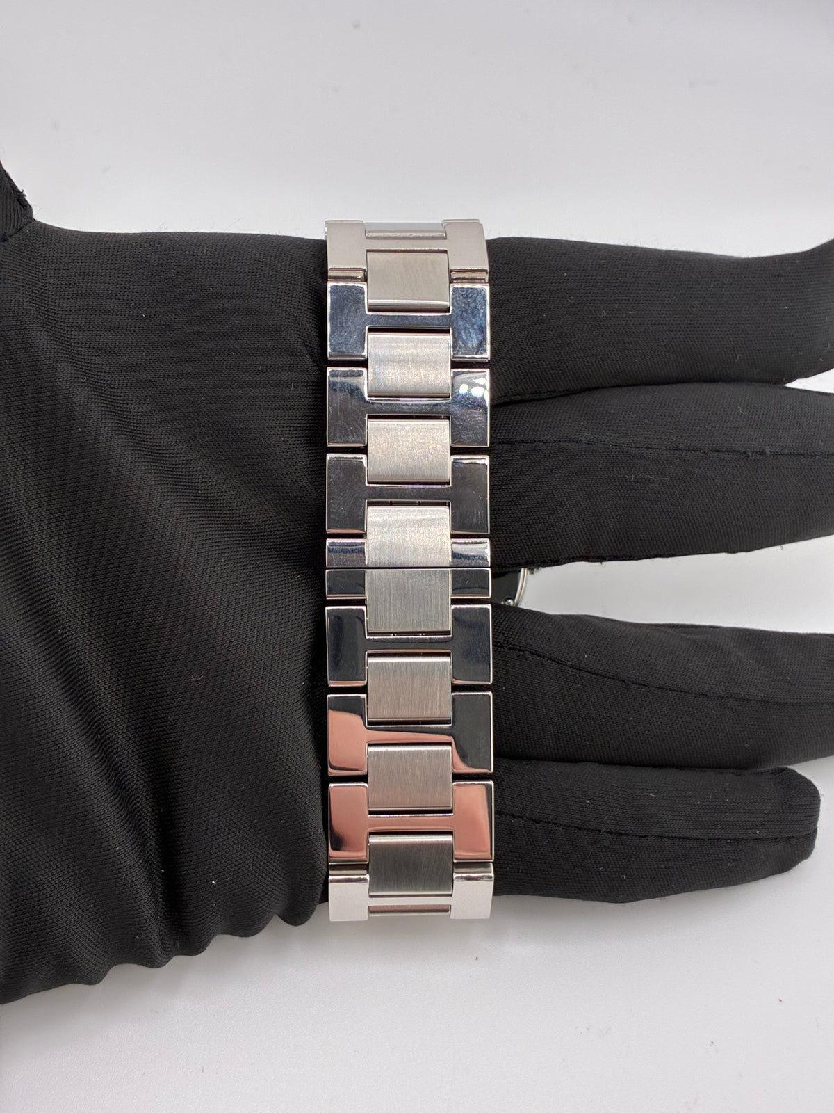 Cartier Ronde Solo Silver Roman Numerals Dial on Stainless Steel Bracelet Ref. W6701005 Papers 2024 — view 4