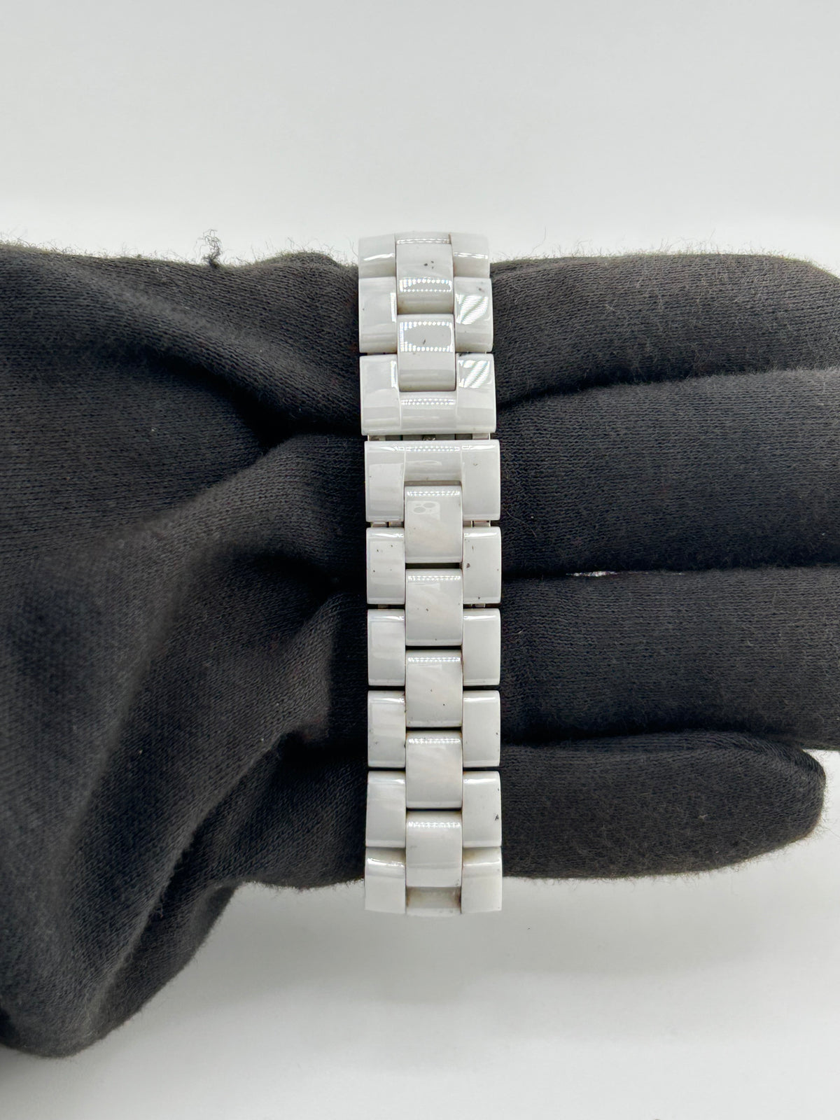 Chanel J12 White Diamond Dial on White Ceramic Bracelet Ref. H1628 Complete 2013 — view 4