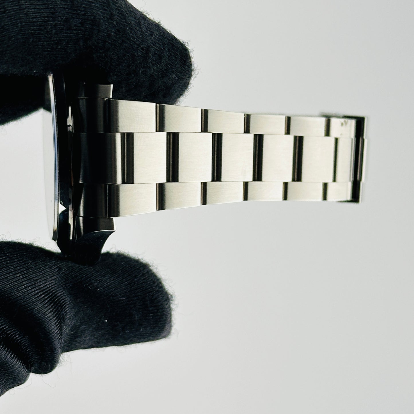 Rolex Airking Black Dial on Oyster Bracelet Ref. 126900 Card 2024 — view 5
