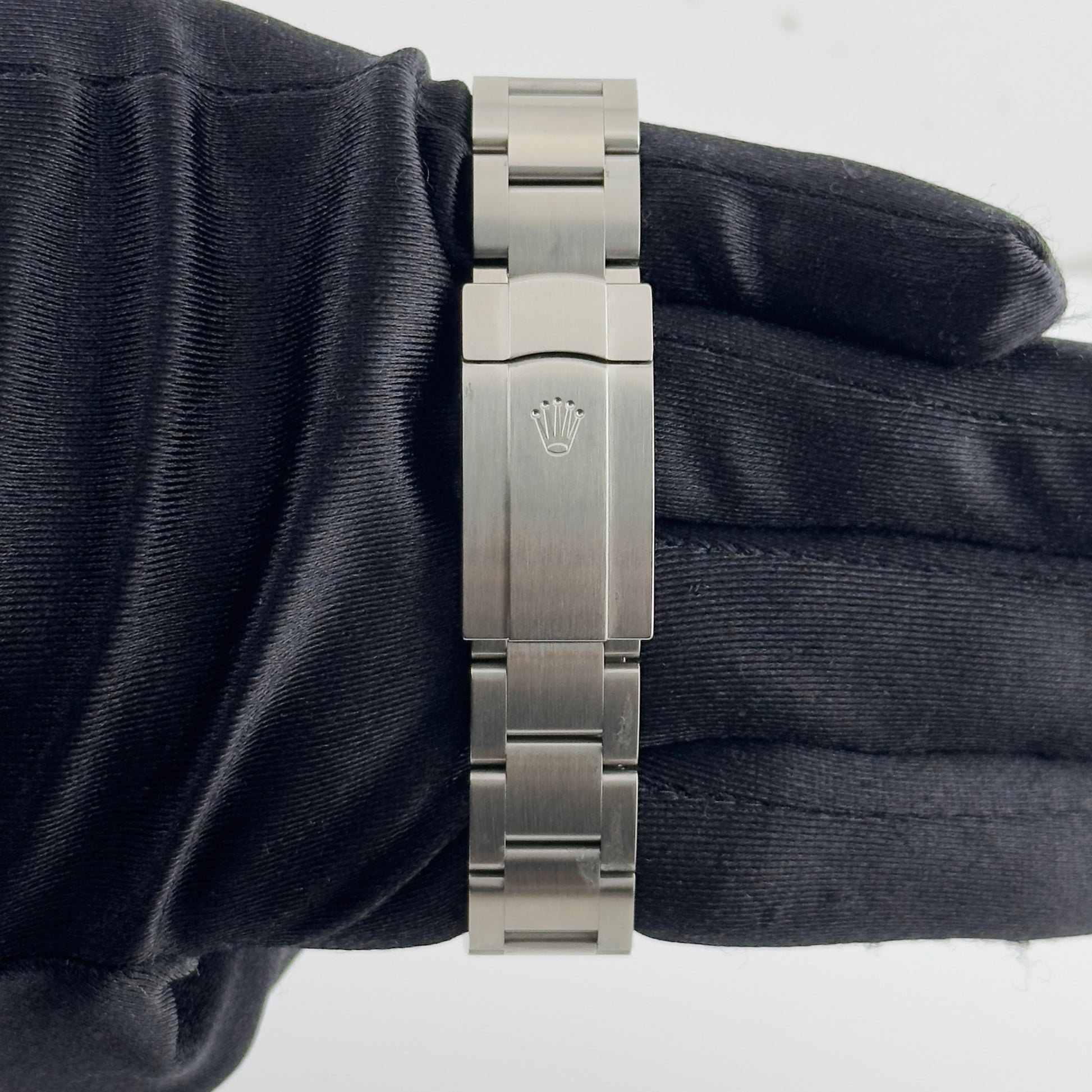 Rolex Oyster Perpetual Silver Concentric Dial on Oyster Ref. 116000 Card 2012 — view 3