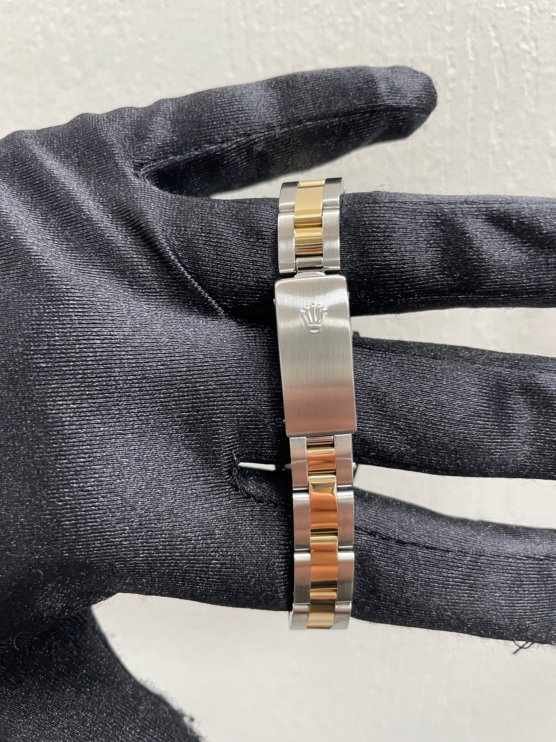Rolex Oyster Perpetual White Roman Dial on Oyster Ref. 67193 Papers 1997 — view 2