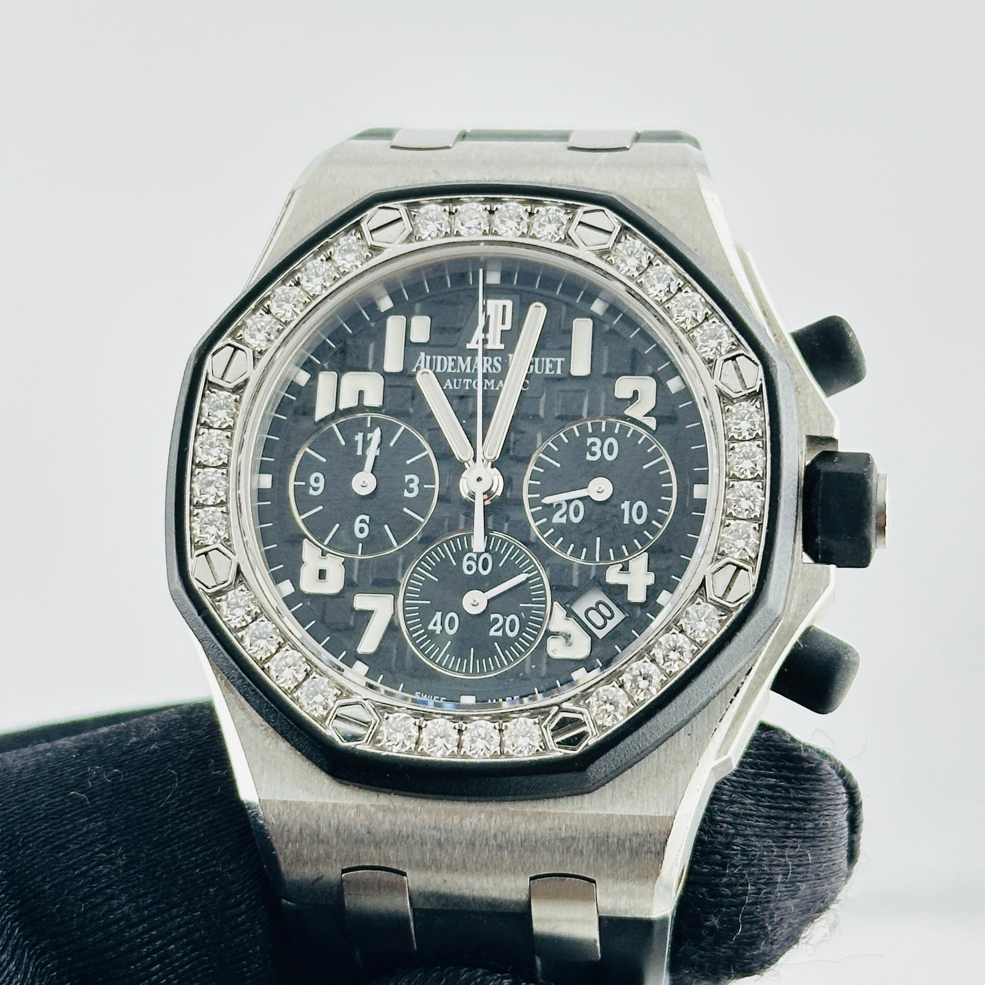 Audemars Piguet Royal Oak Offshore Chronograph Black Arabic Chrono Dial on Rubber Strap Ref. 26048SK.ZZ.D002CA.01 Papers 2015 — view 3