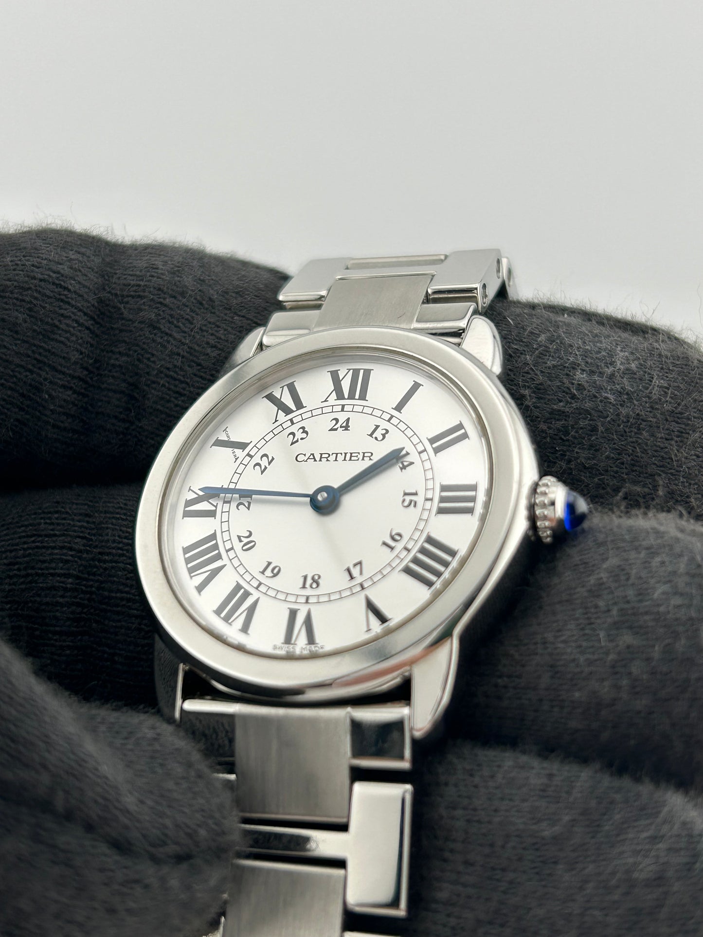 Cartier Ronde Solo de Cartier Silver Roman Numerals Dial on Stainless Steel Bracelet Ref. 2933 Papers 2013 — view 2