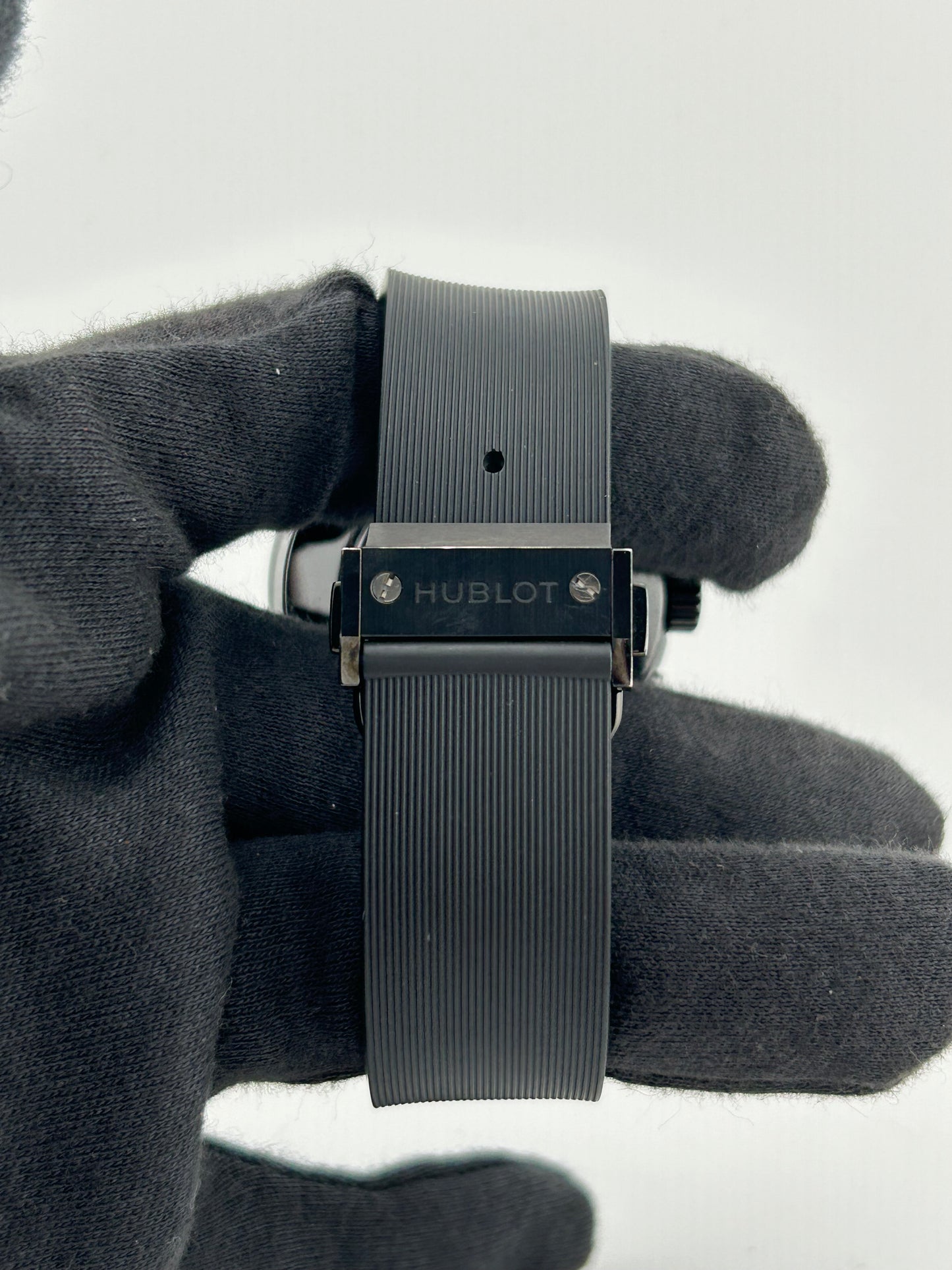 Hublot Classic Fusion Chronograph Black Carbon Effect Dial on Black Rubber Band Ref. 541.CM.1171.RX Complete 2019 — view 4
