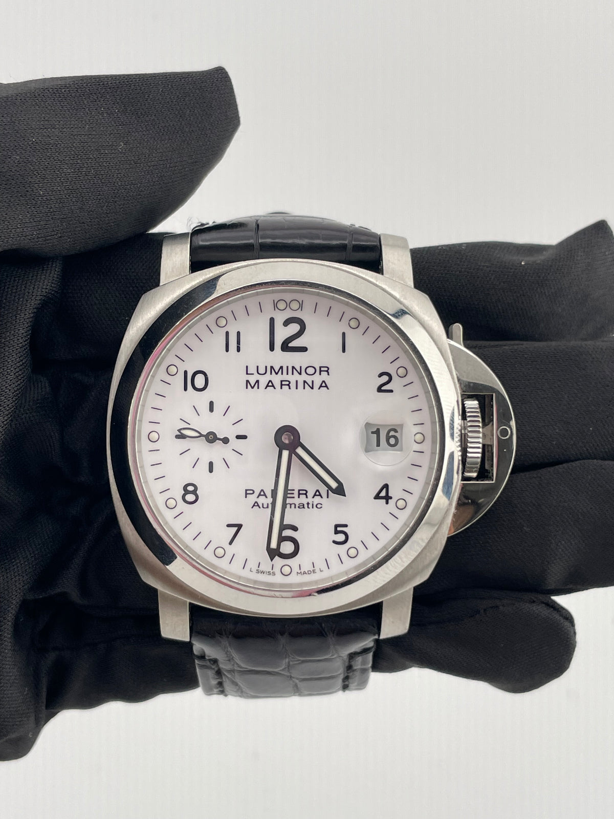 Panerai Luminor Marina White Dial on Black Leather Strap Ref. PAM00049 Complete 2012 — view 2