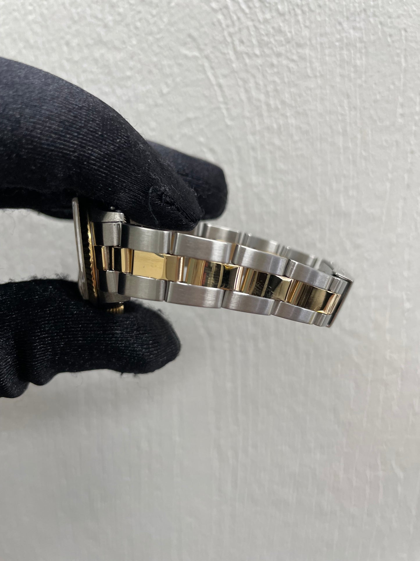 Rolex Datejust Gold Arabic Dial on Oyster Ref. 69173 Papers 1987 — view 3