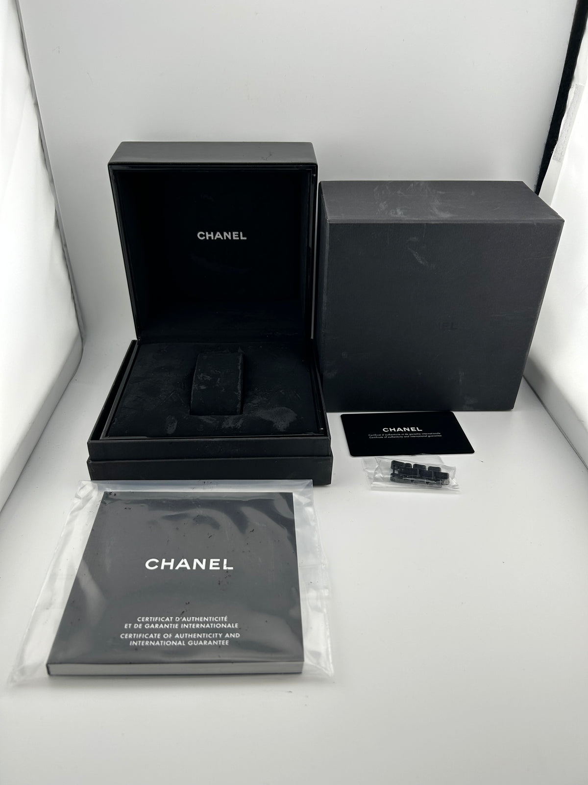Chanel J12 Black Dial on Ceramic And Steel Bracelet Ref. H0685 Complete 2011 — view 7
