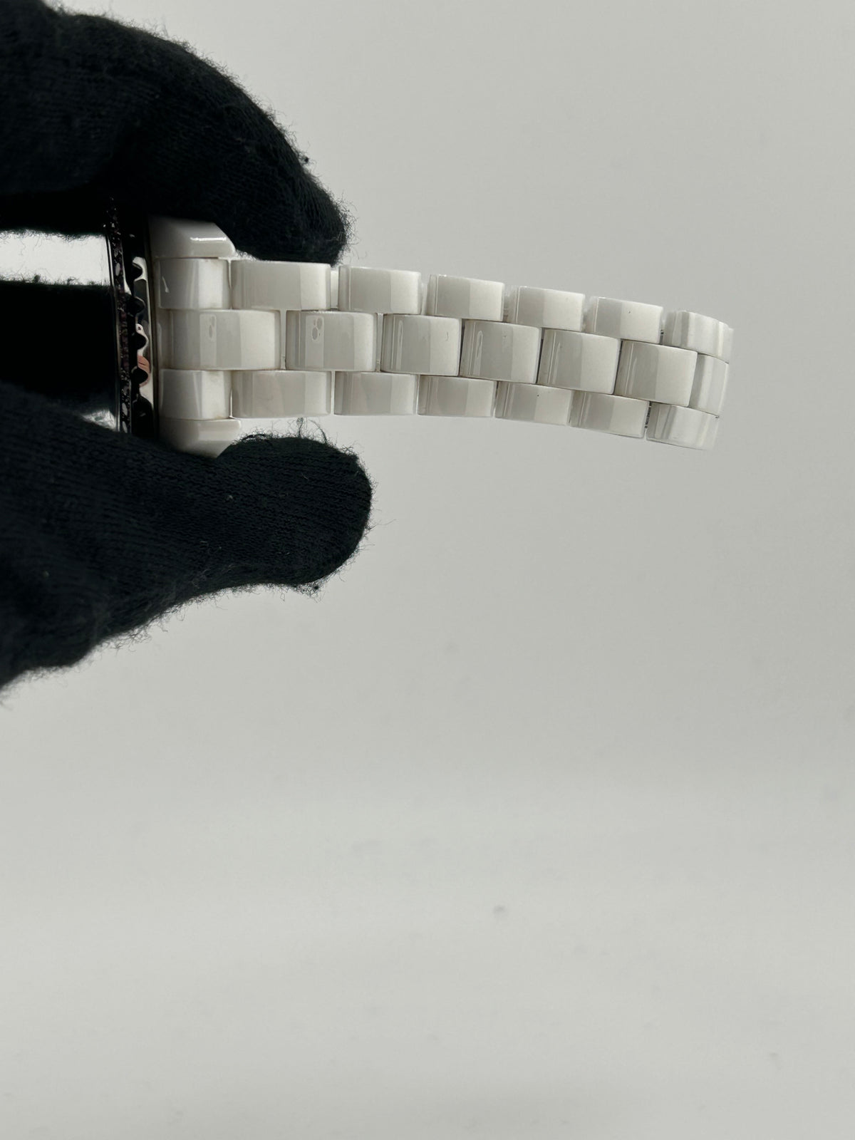 Chanel J12 White Dial on White Ceramic Bracelet Ref. H2010 — view 5