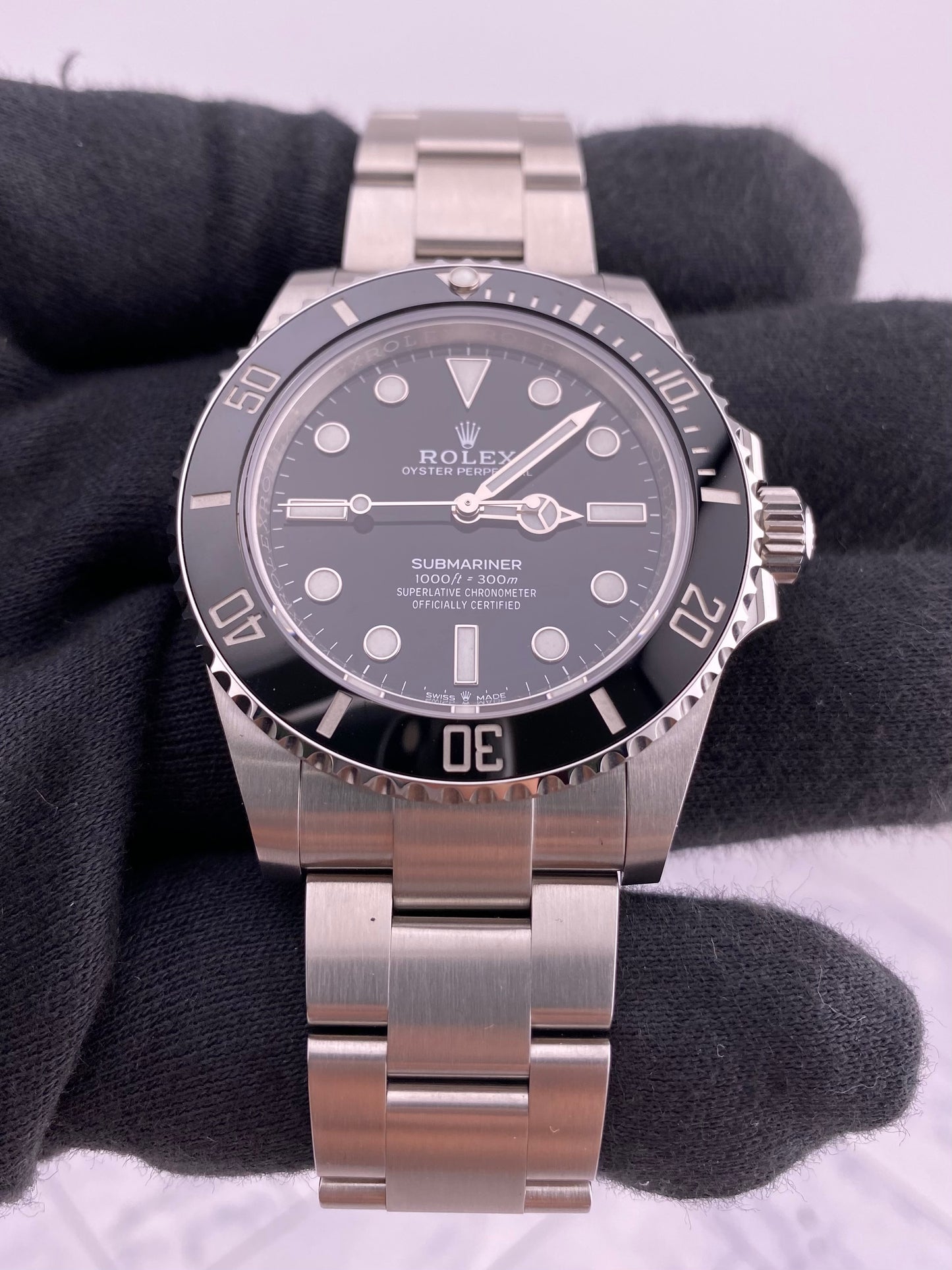 Rolex Submariner No-Date Black Dial on Oyster Ref. 124060 Card 2026 — view 3