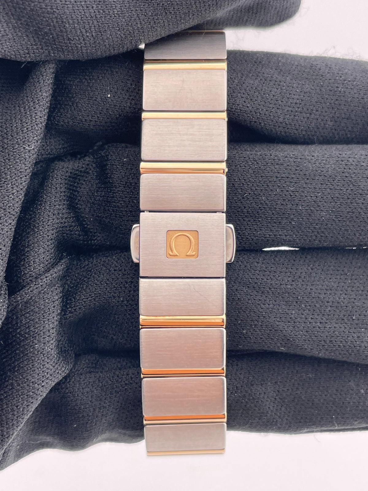 Omega Constellation M.O.P Diamond Dial on Pink Gold & Stainless Steel Bracelet Ref. 123.20.24.60.55.001 — view 4