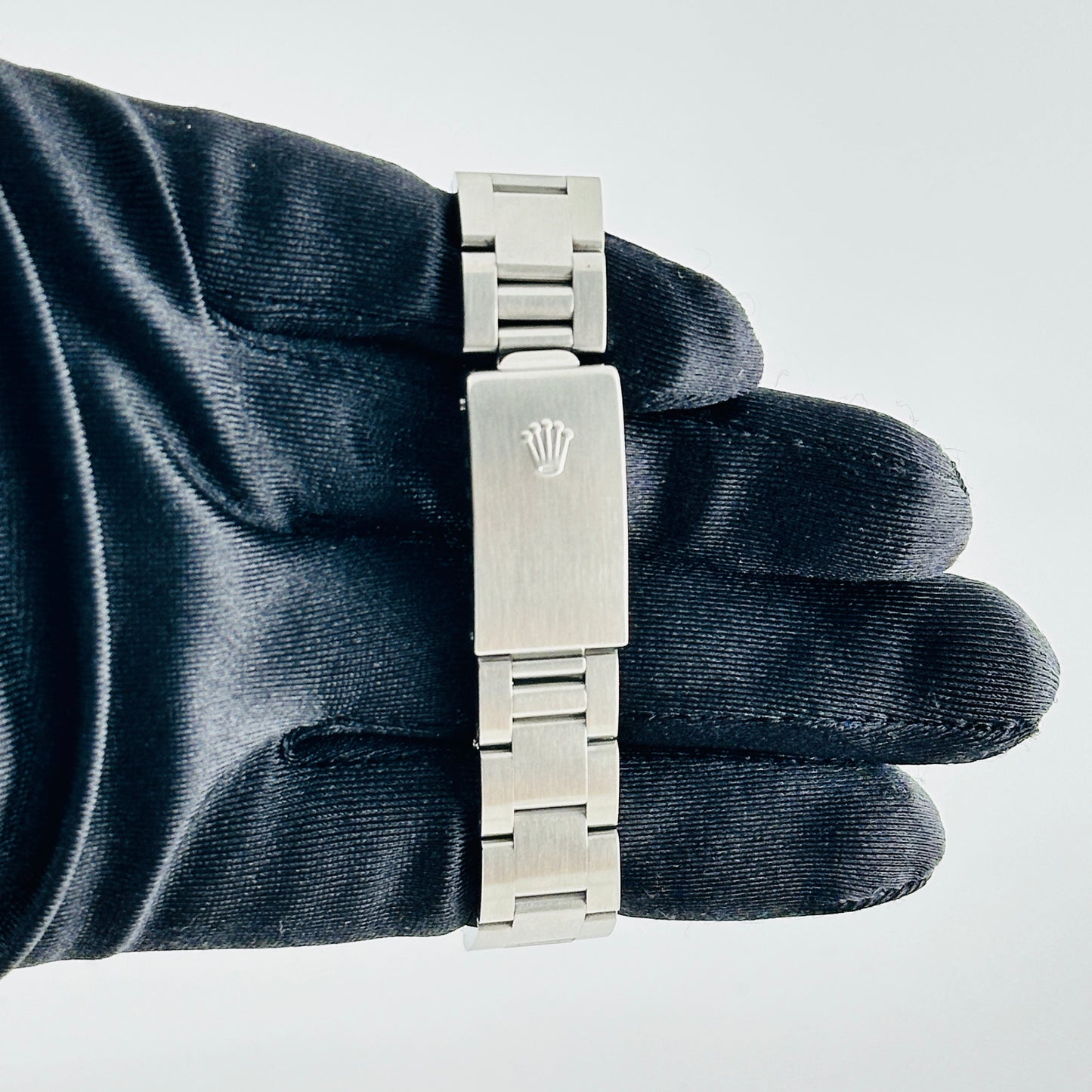 Rolex Oyster Perpetual Salmon Dial on Oyster Bracelet Ref. 67480 1995 — view 3
