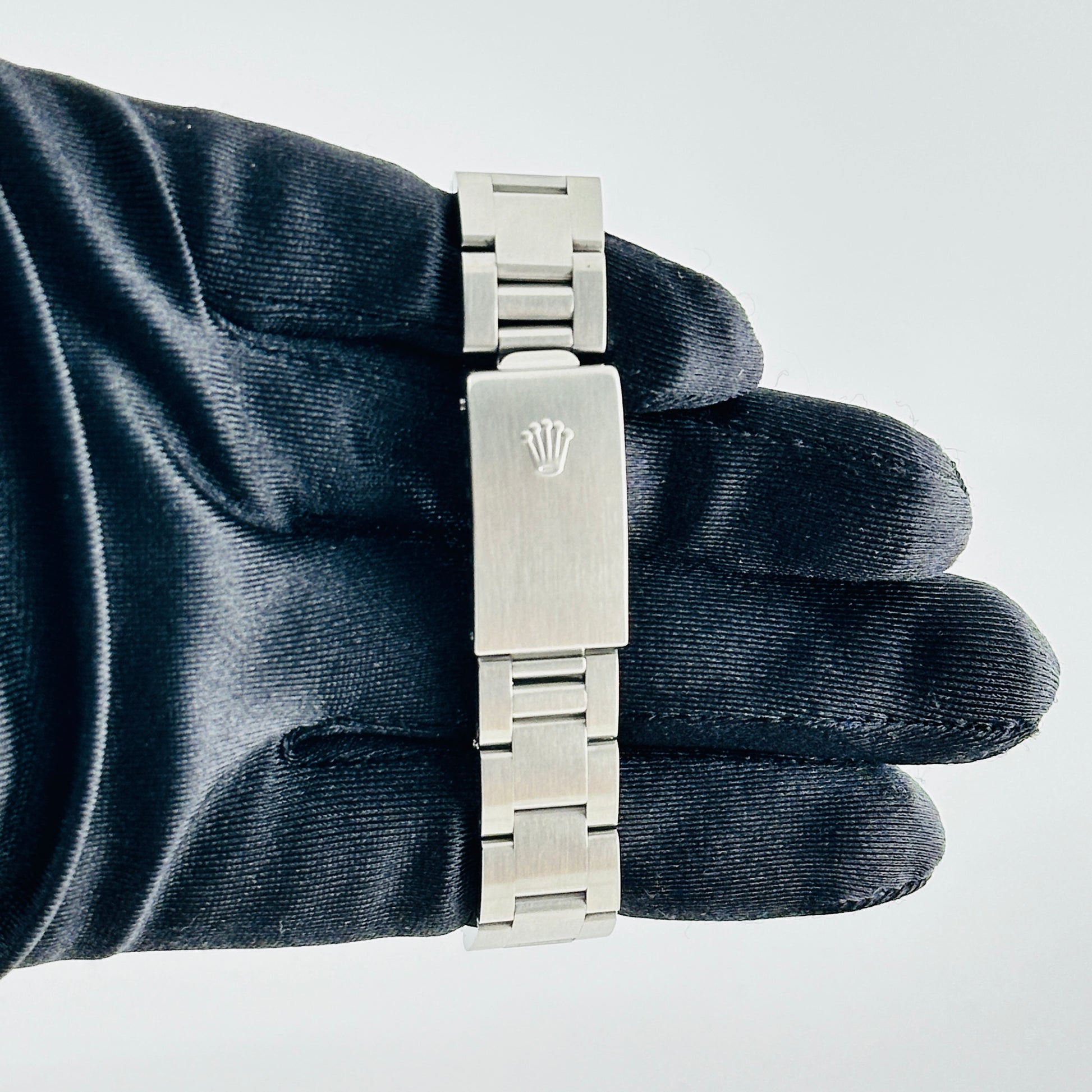 Rolex Oyster Perpetual Salmon Dial on Oyster Bracelet Ref. 67480 1995 — view 3
