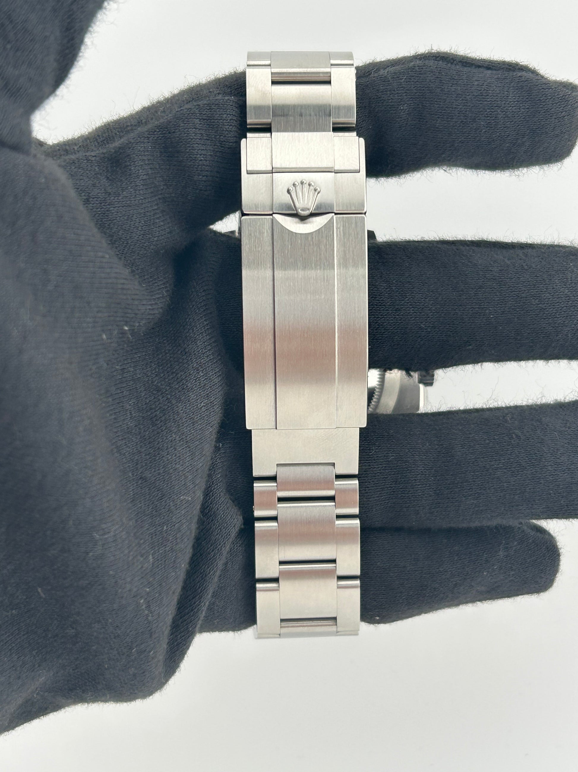 Rolex Sea-Dweller 43 Black Dial on Oyster Ref. 126600 Card 2018 — view 4