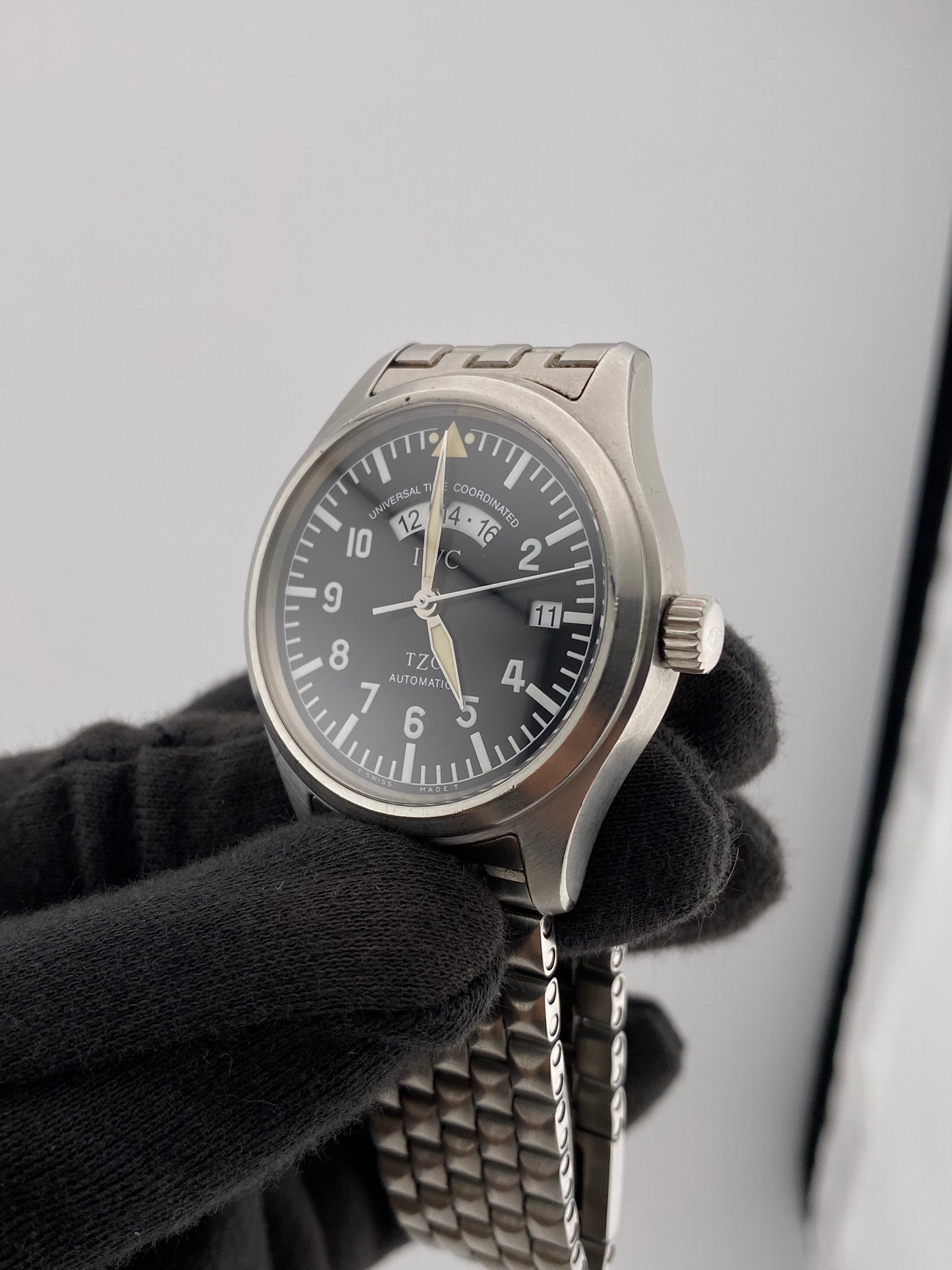 Iwc Pilot Spitfire Black Dial on Stainless Steel Bracelet Ref. IW325102 — view 2