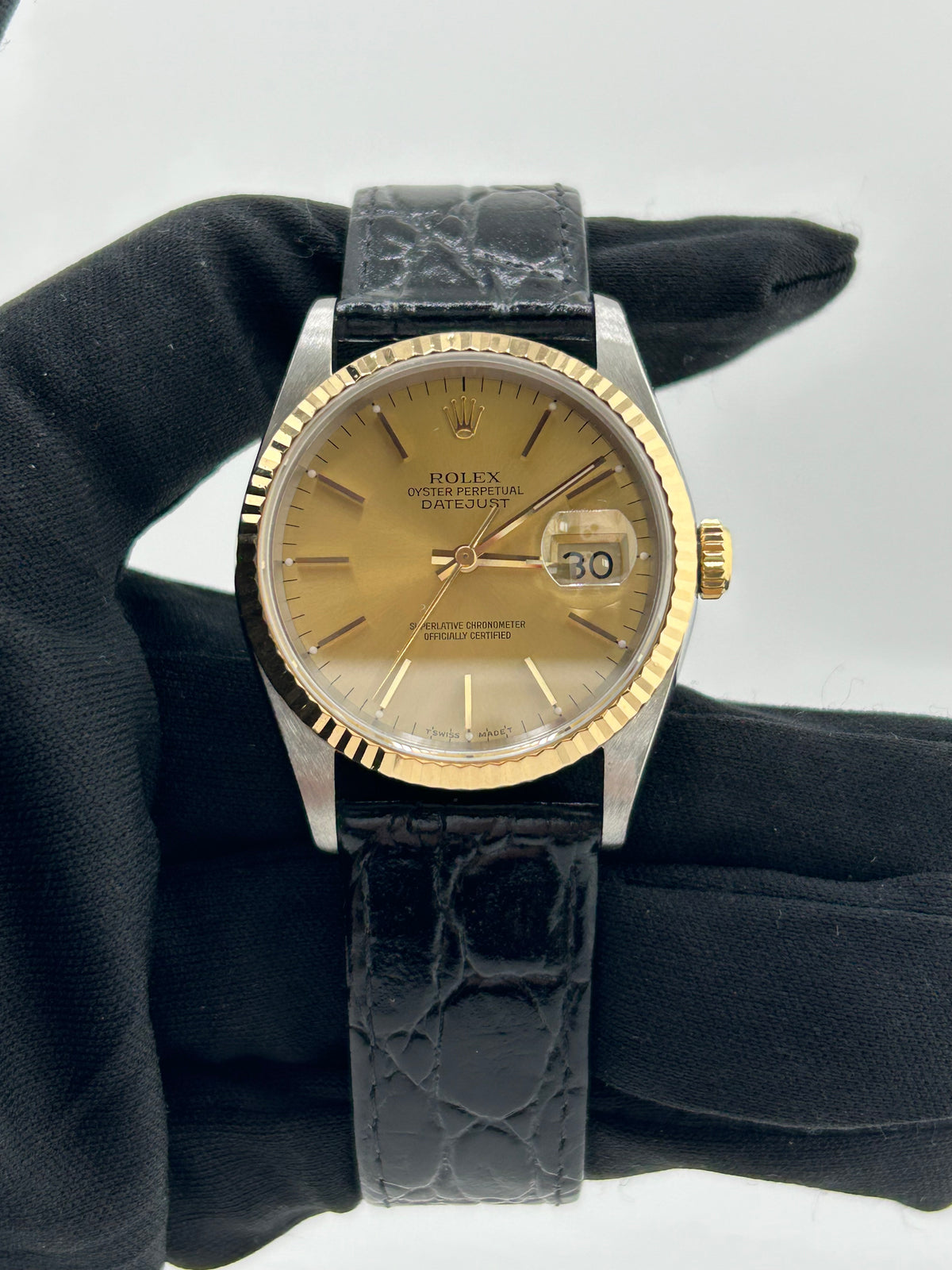 Rolex Datejust 36 Champagne Stick Dial on Generic Leather Strap Ref. 16233 1993 — view 2