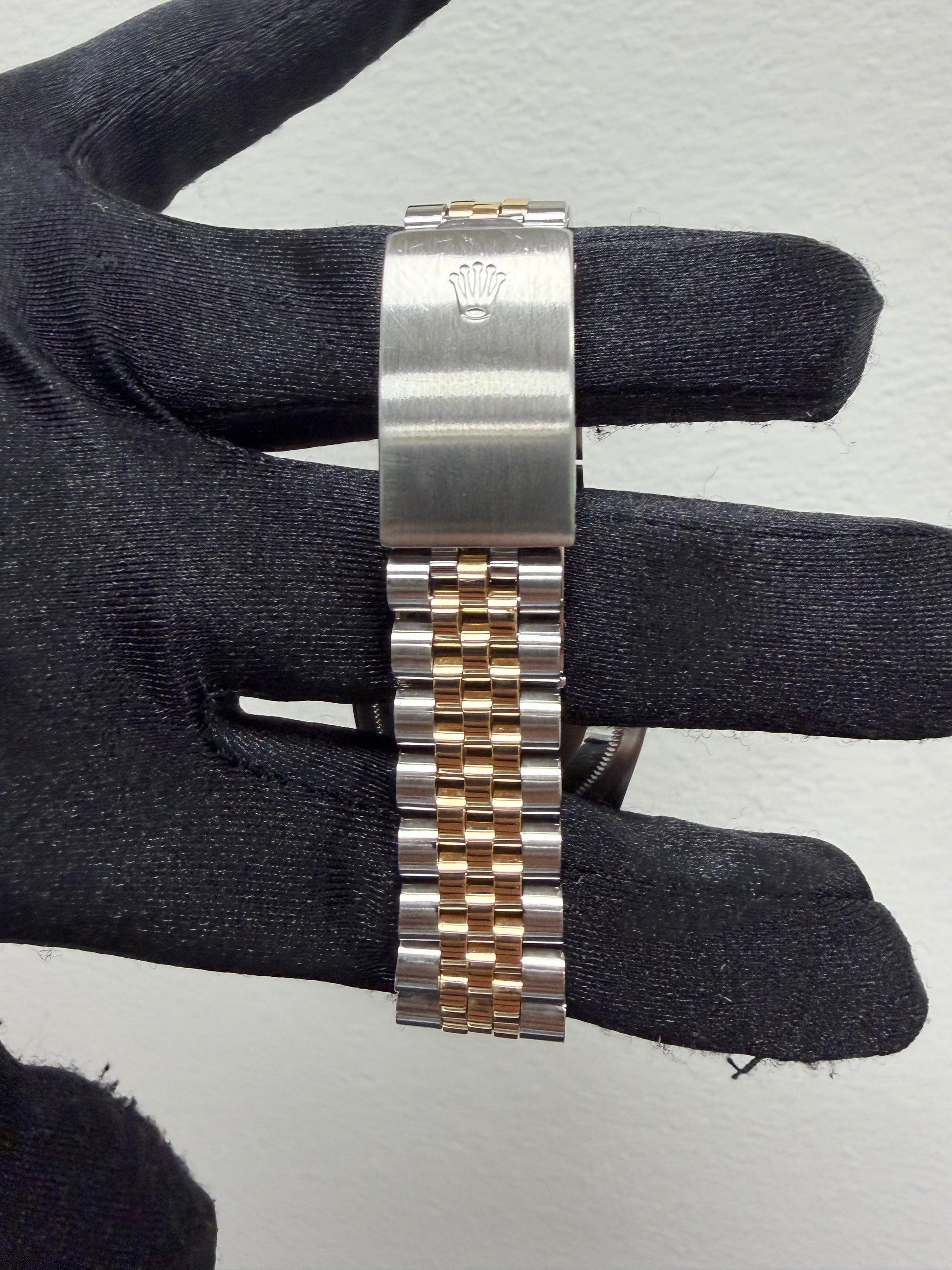 Rolex Datejust Champagne Diamond Dial on Jubilee Ref. 16233 1995 — view 3