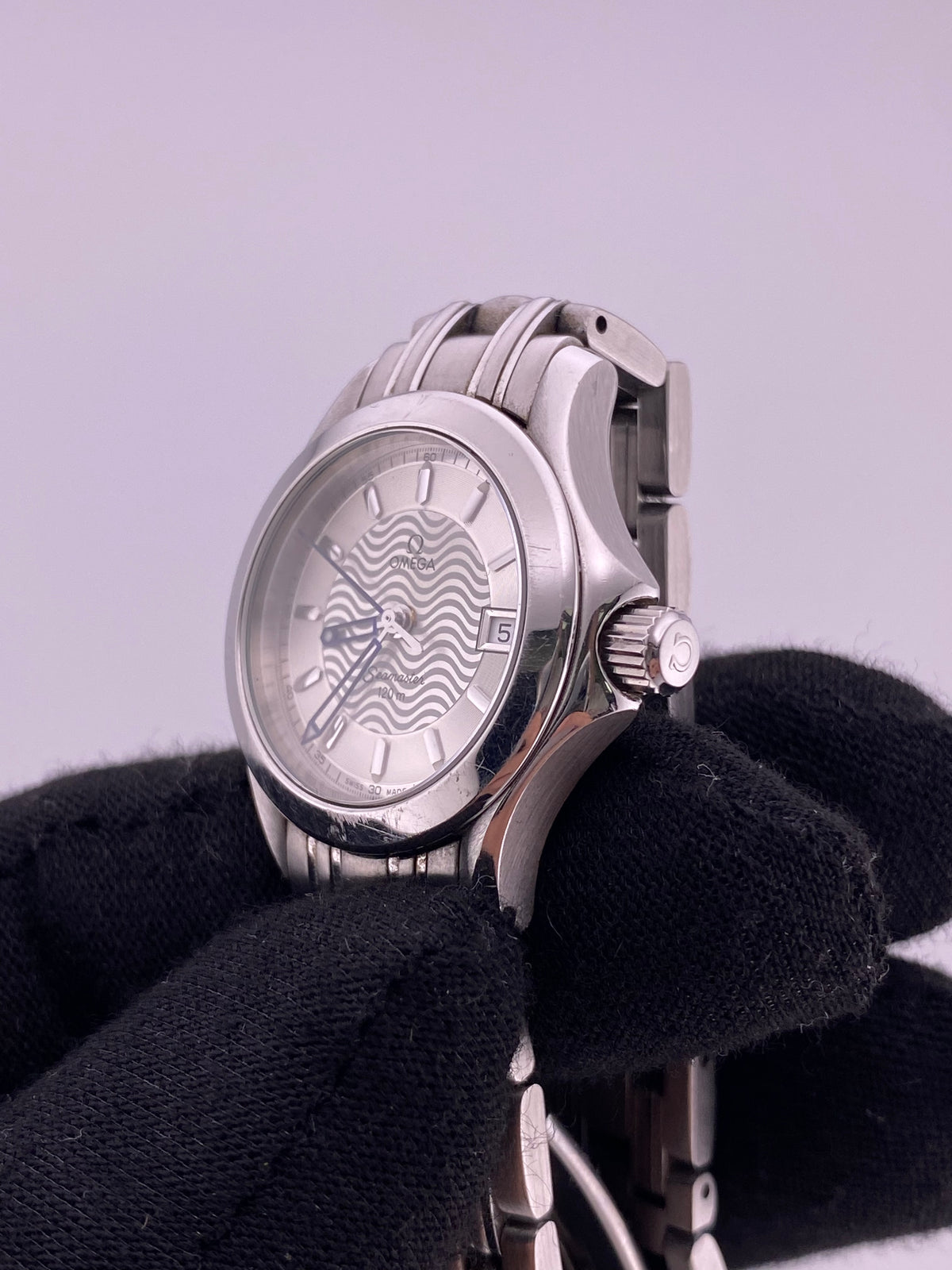 Omega Seamaster 120m Silver Dial on Stainless Steel Bracelet Ref. 2571.31 — view 3