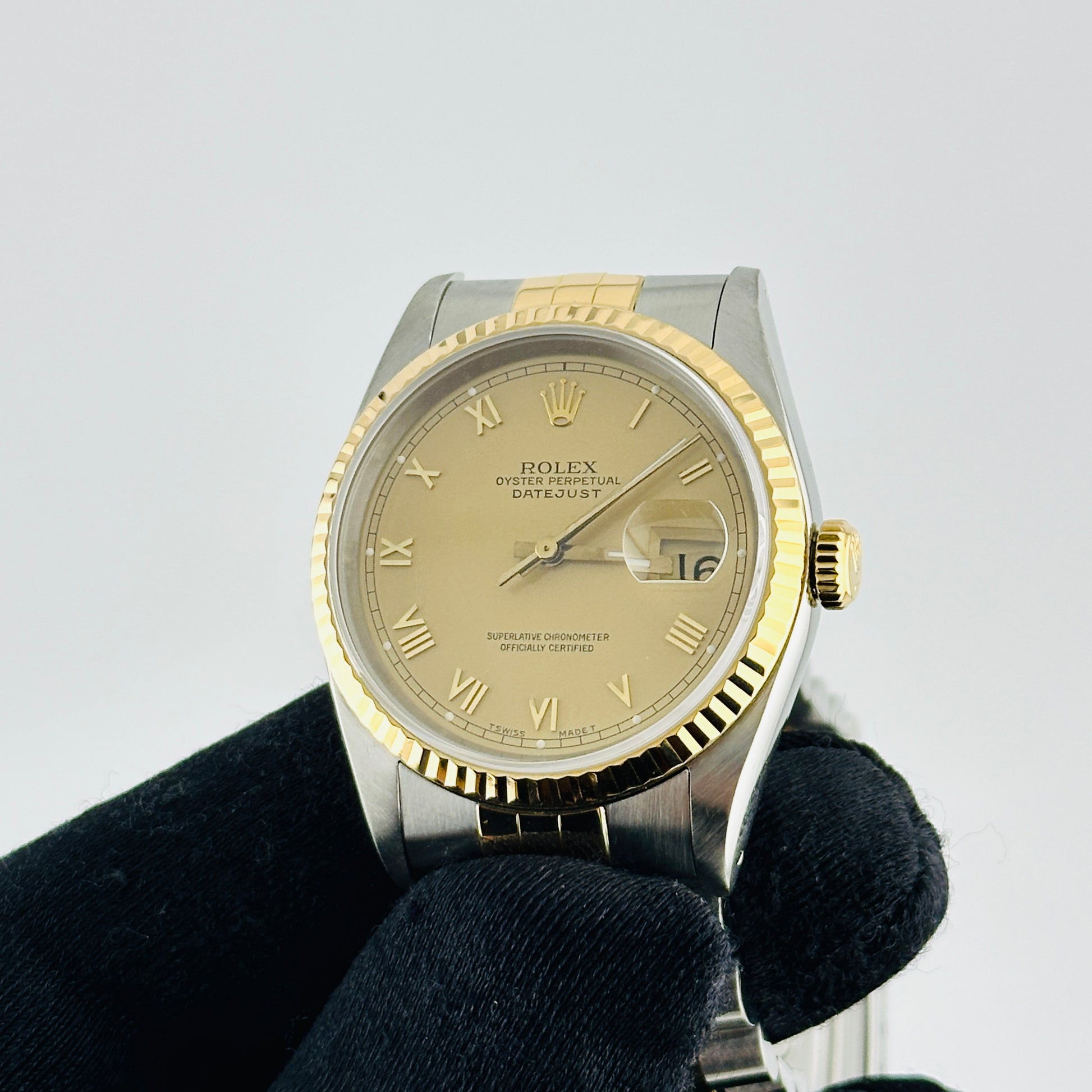 Rolex Datejust Champagne Roman Dial on D Link Jubilee Ref. 16233 Papers 1997 — view 3