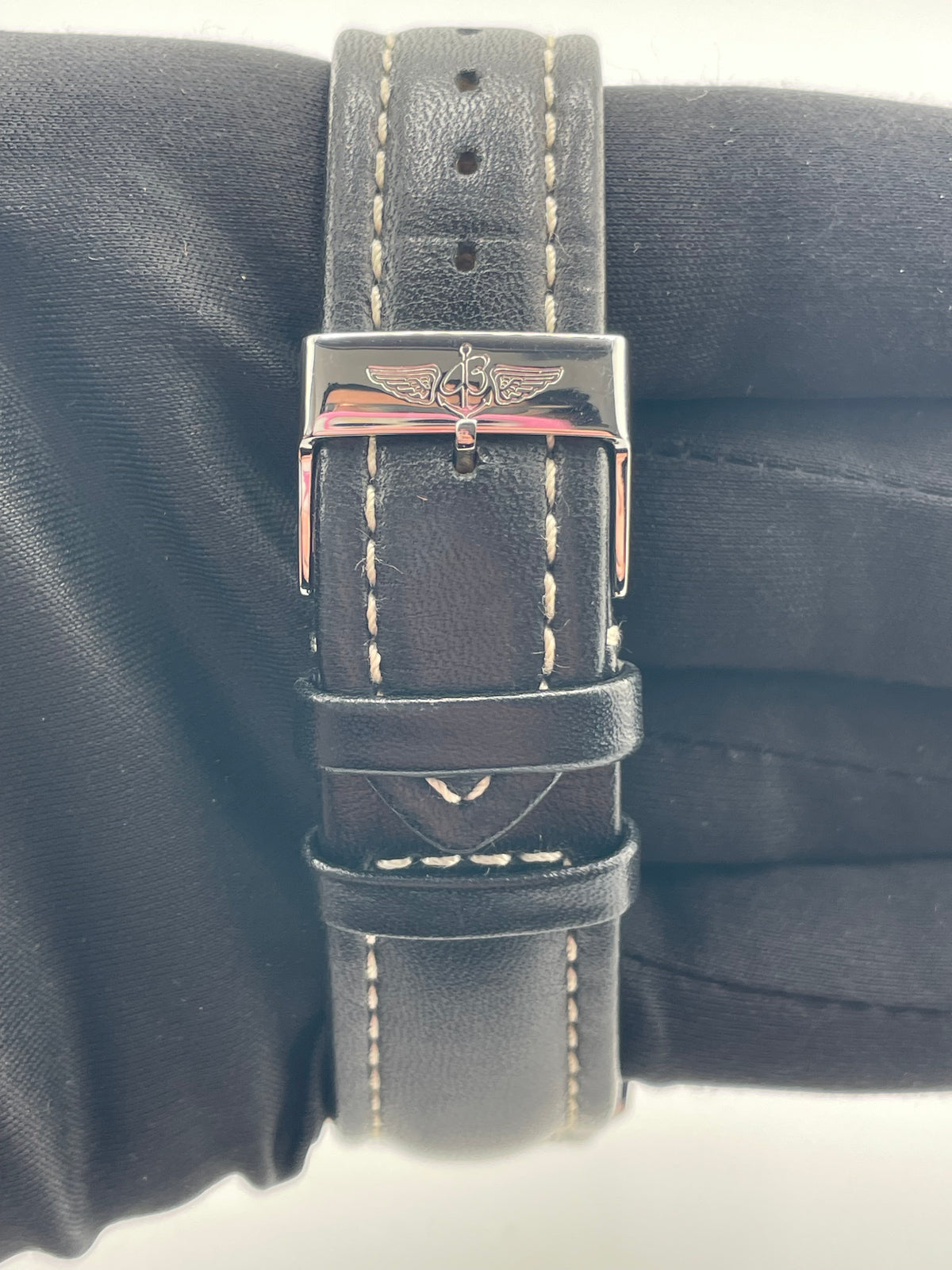 Breitling Old Navitimer Black Dial on Black Leather Strap Ref. A13322 Papers 2001 — view 4