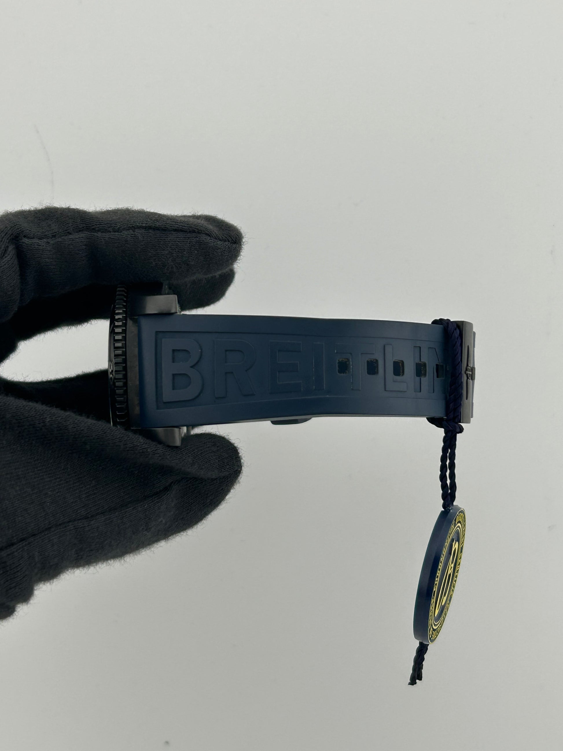 Breitling Superocean Automatic Blue Dial on Rubber Band Ref. M17368/M17368D71C1S1 Complete — view 5