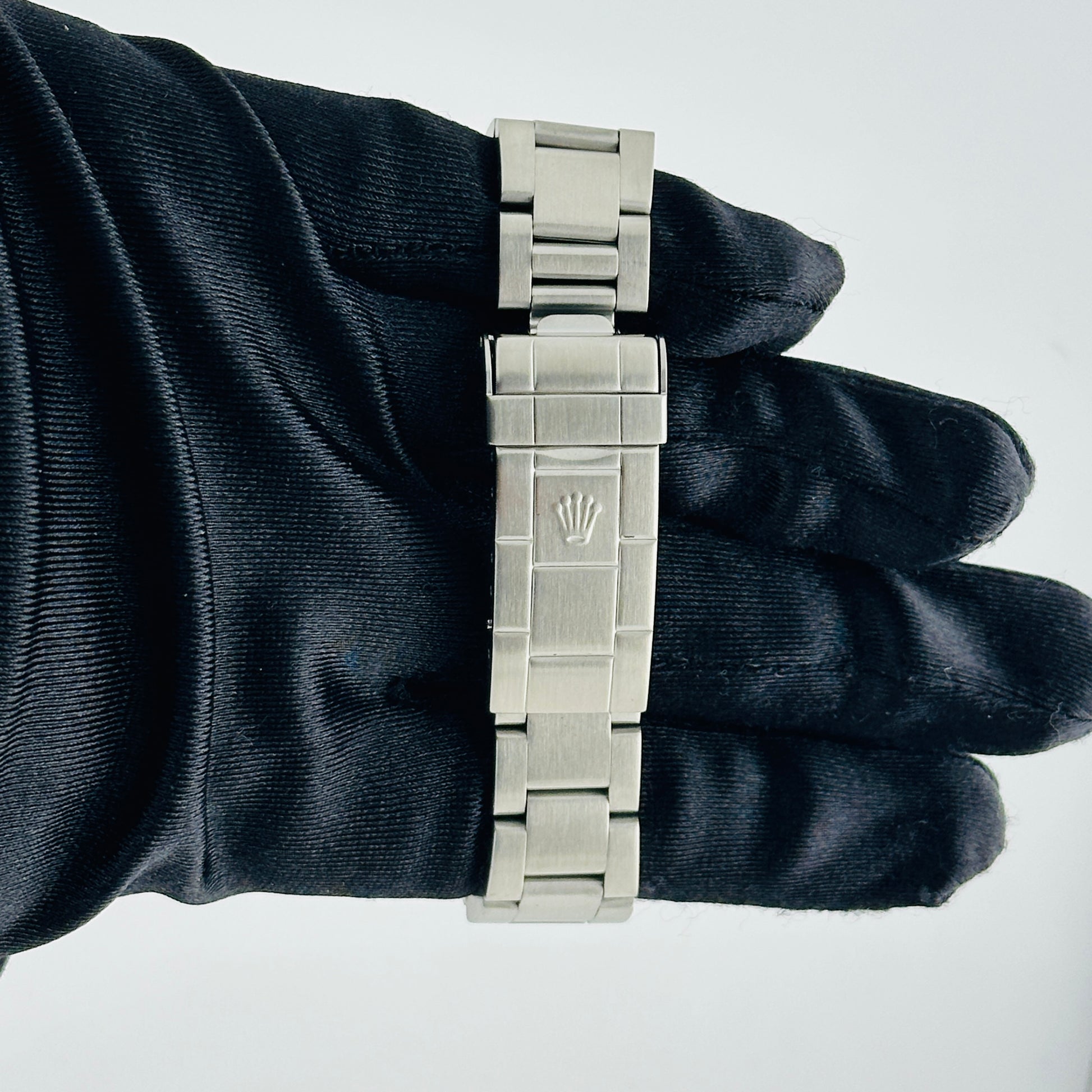 Rolex Submariner Date Black Dial on Oyster Ref. 16610 Papers 2006 — view 4