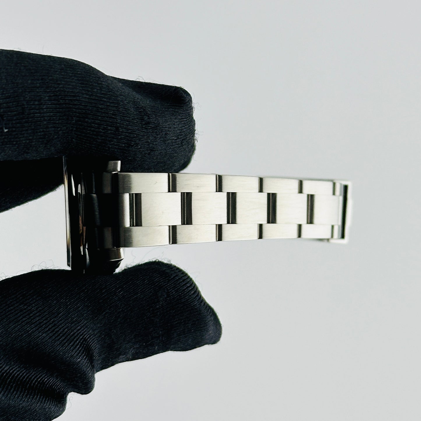 Rolex Oyster Perpetual Black Dial on Oyster Bracelet Ref. 176200 Card 2017 — view 5