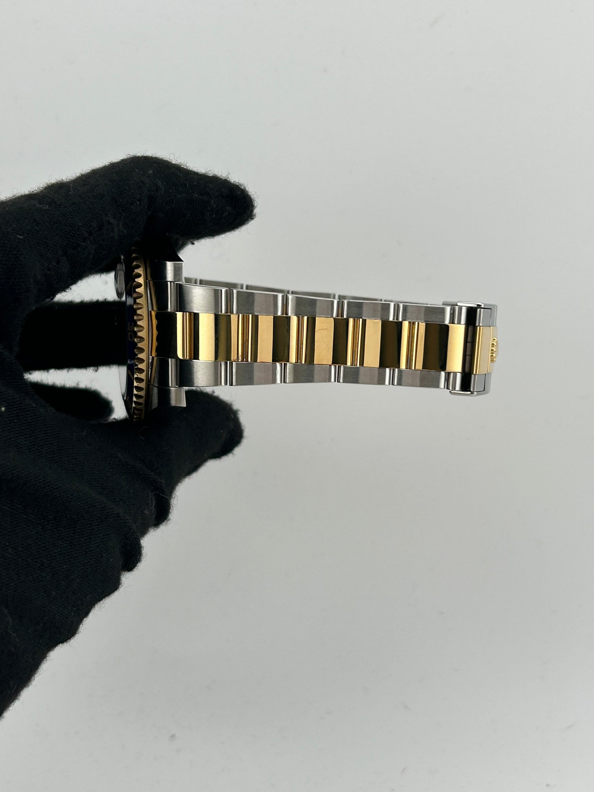 Rolex Submariner Date Blue Dial on 2 Tone Oyster Bracelet Ref. 116613LB Card 2012 — view 5