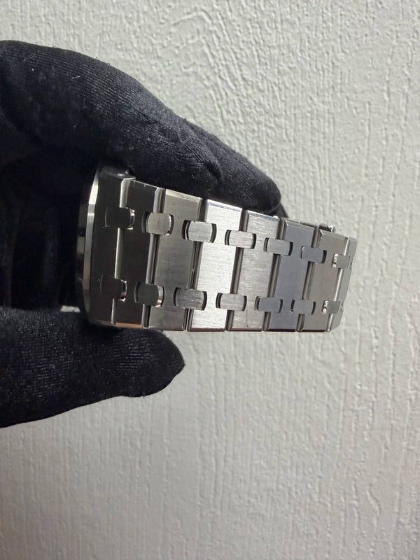 Audemars Piguet Royal Oak Selfwinding "50th Anniversary" Silver Dial on Bracelet Ref 15510ST.OO.1320ST.03 with Card 2022