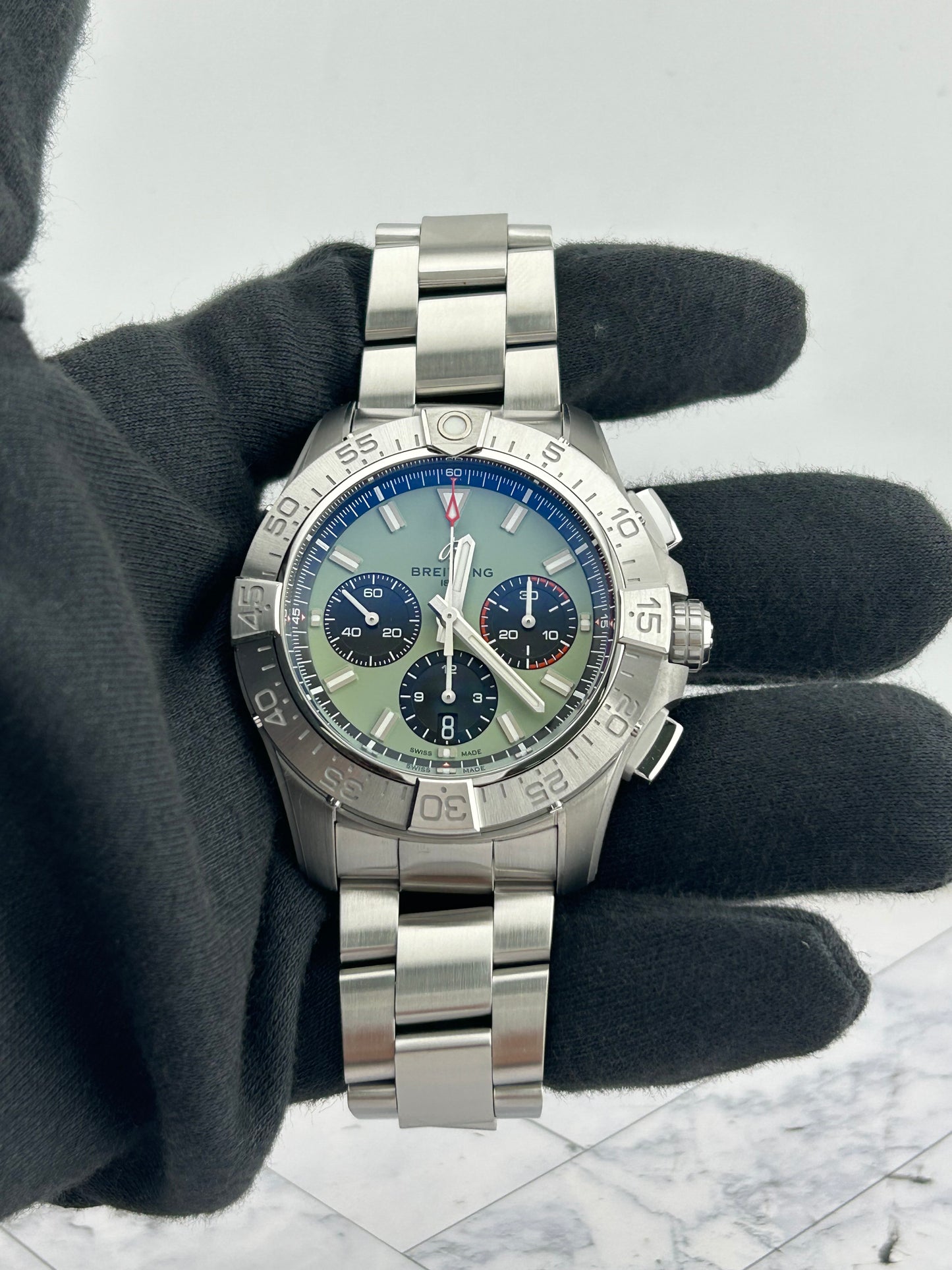 Breitling Avenger B01 Chronograph Green Dial on Bracelet Ref. AB0147101L1A1 Card 2026 — view 2