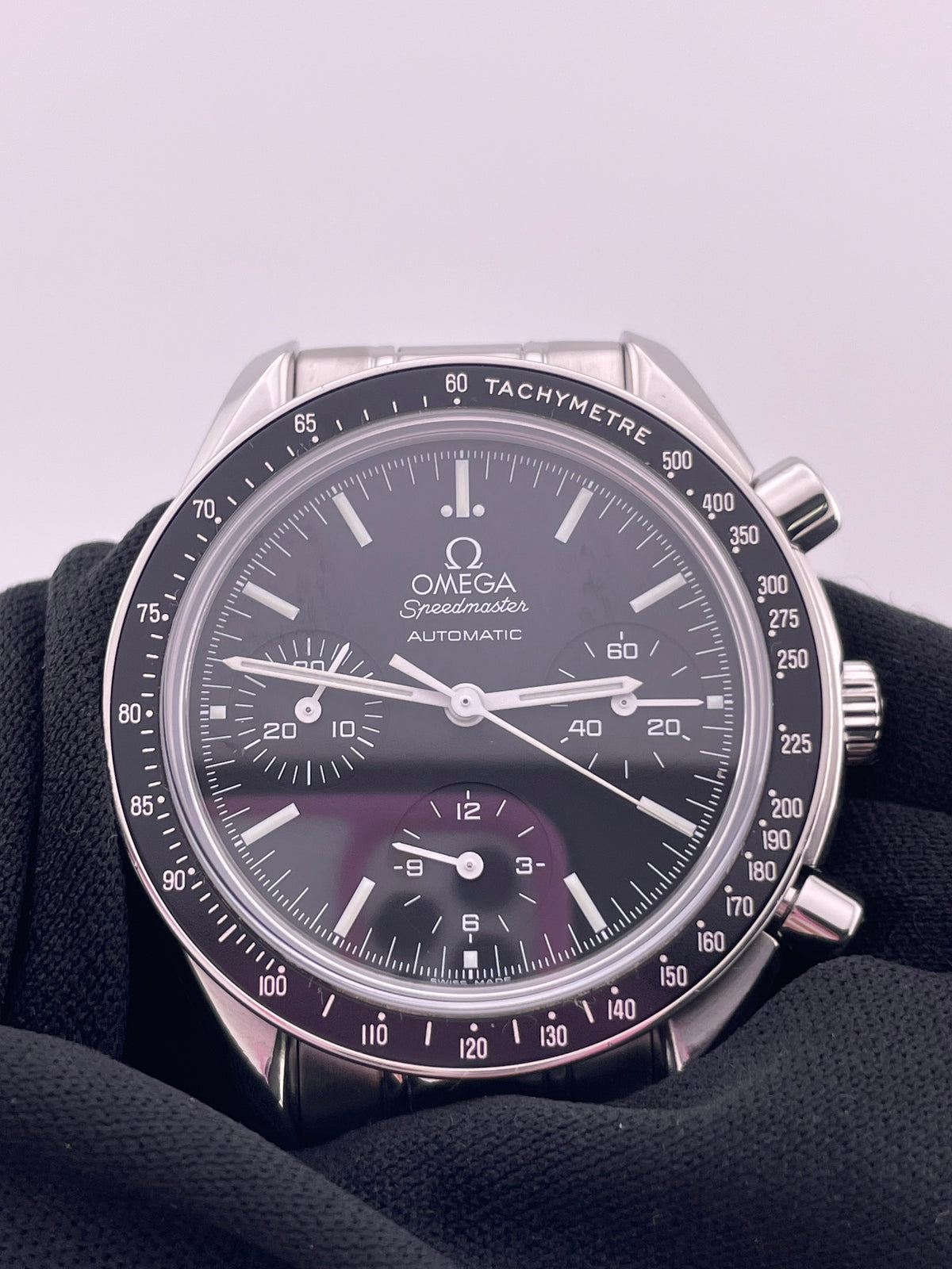 Omega Speedmaster Black Dial on Stainless Steel Bracelet Ref. 3539.5 Card Open Date — view 3