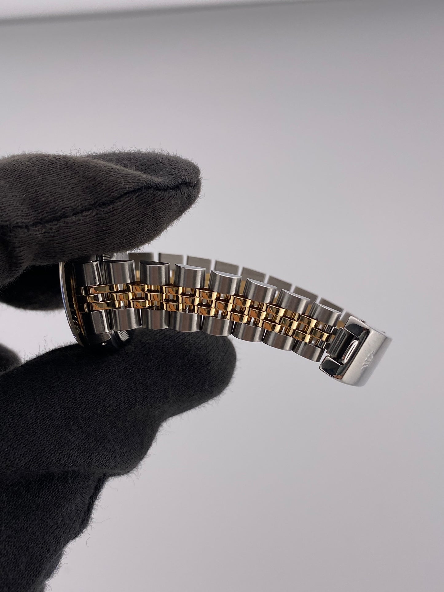 Rolex Lady-Datejust Champagne Linen Stick Dial on Stainless Steel & Yellow Gold Ref. 69173 — view 5