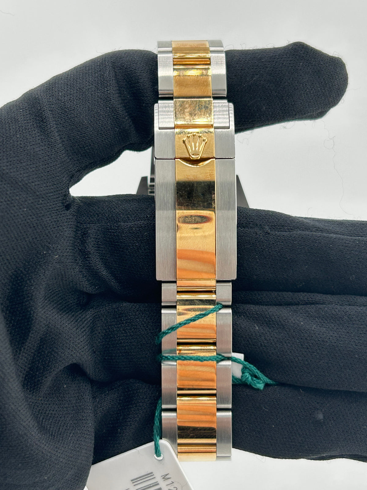 Rolex Explorer I Black Dial on Oyster Ref. 124273 Card 2022 — view 4
