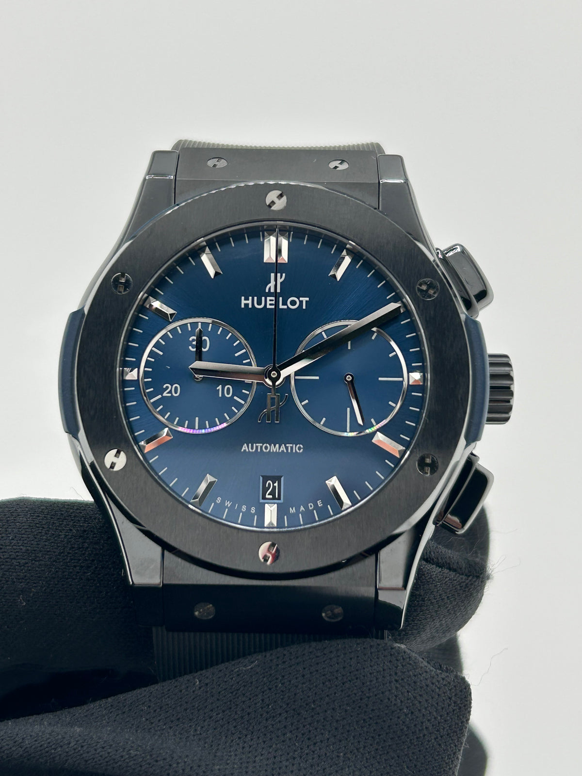 Hublot Classic Fusion Blue Dial on Black Rubber Band Ref. 521.CM.7170.LR Service Papers 2019 — view 3