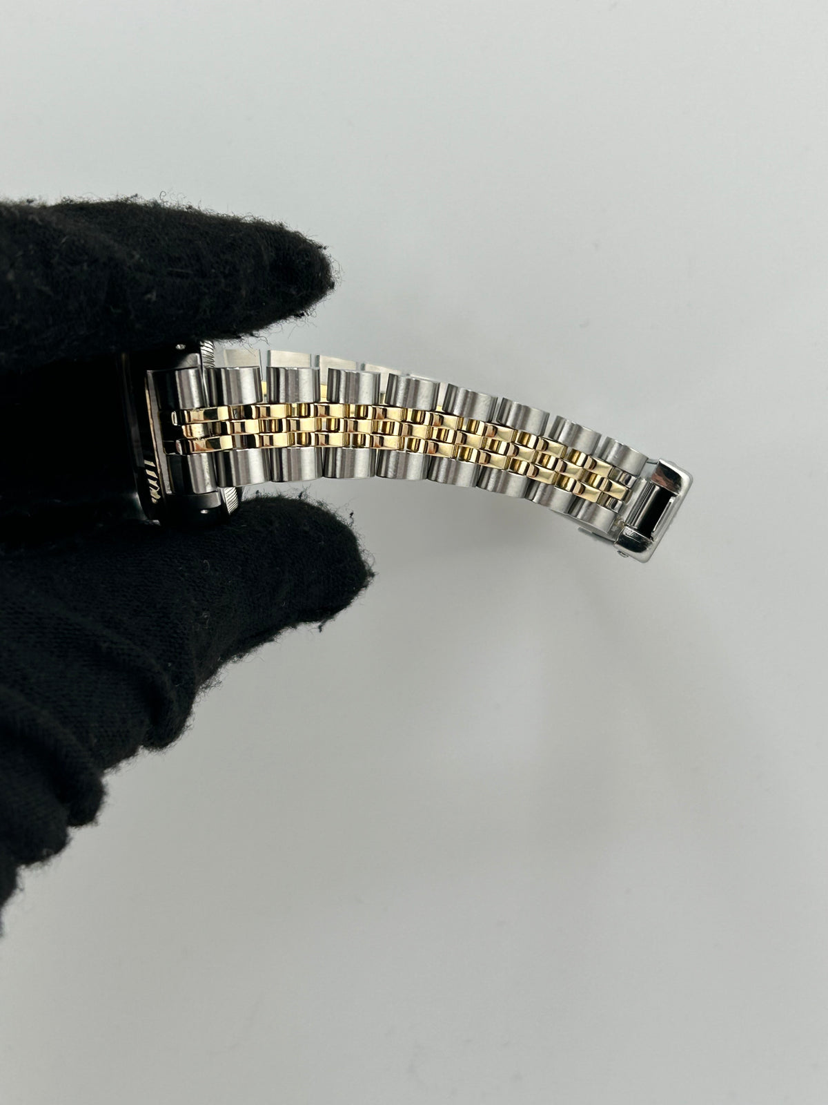 Rolex Date Champagne Stick Dial on 2 Tone Jubilee D Link Bracelet Ref. 69173 1981 — view 4