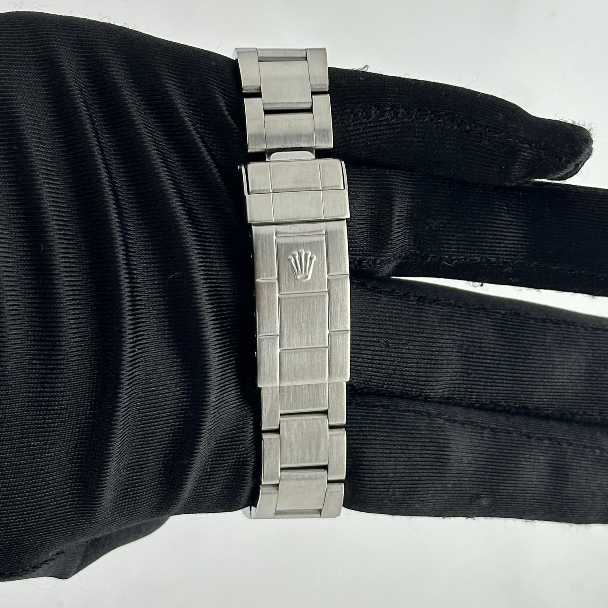 Rolex Sea-Dweller Black Dial on Oyster Ref. 16600 Papers 2000 — view 4