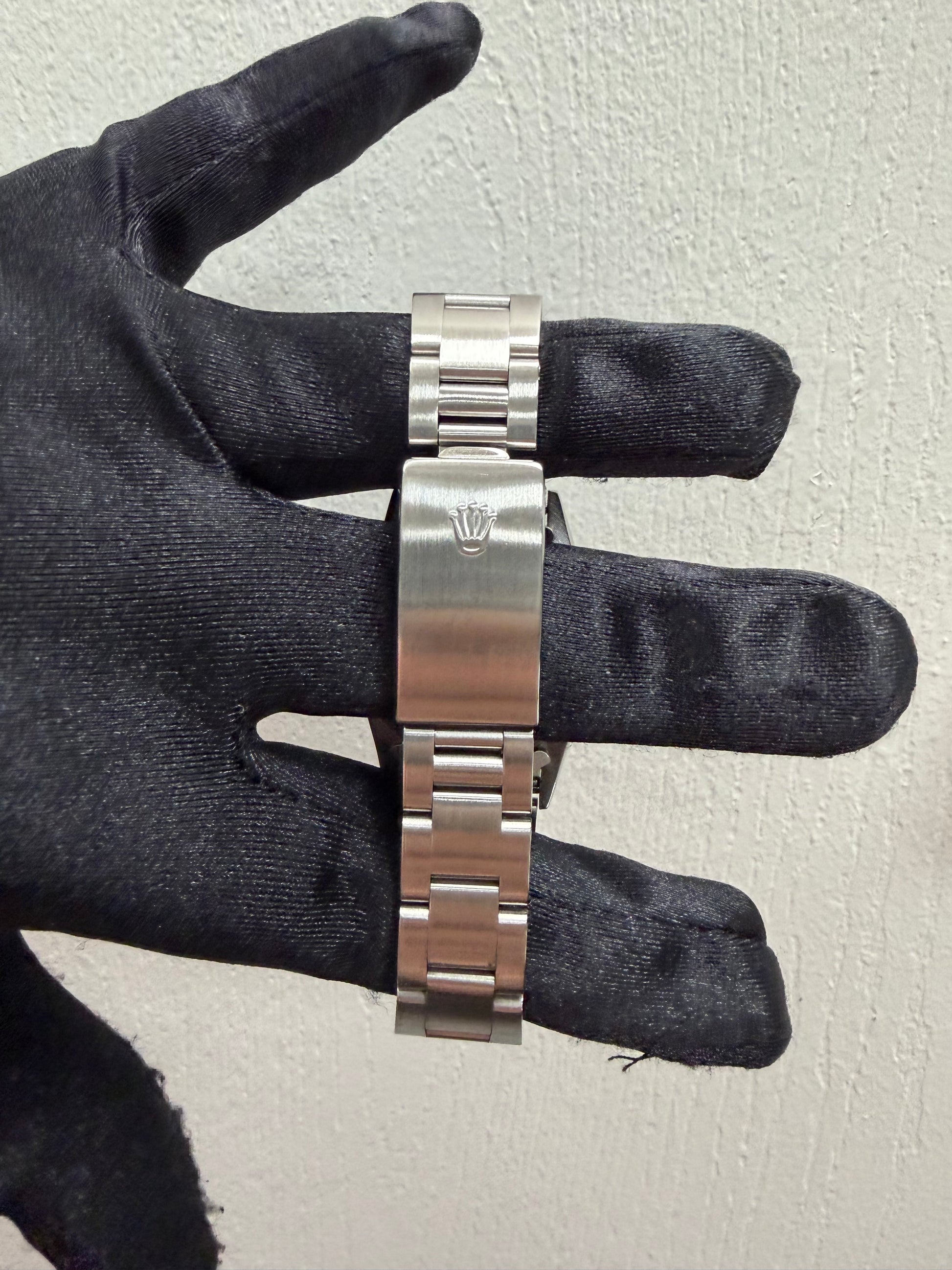 Rolex Air-King Black Dial on Oyster Ref. 14010 Papers 1998 — view 3