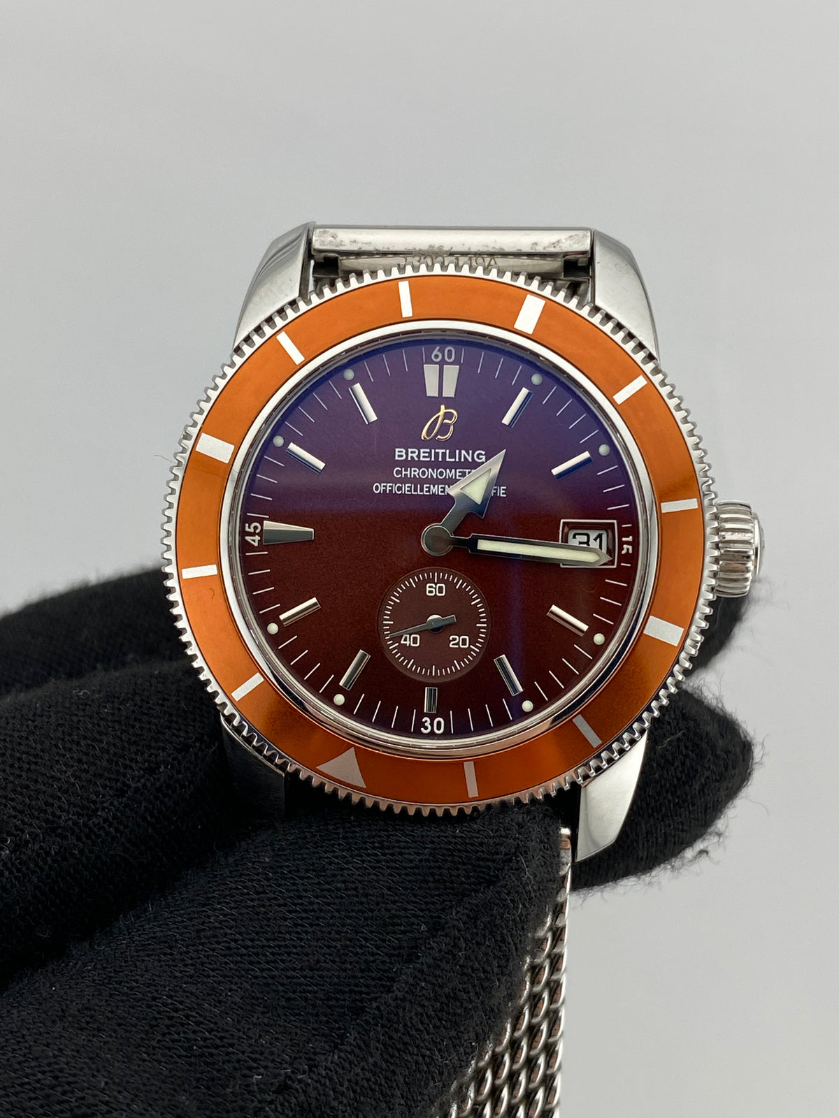 Breitling Superocean Heritage Brown Dial on Stainless Steel Bracelet Ref. A37320/A372Q430CA Complete 2011 — view 3