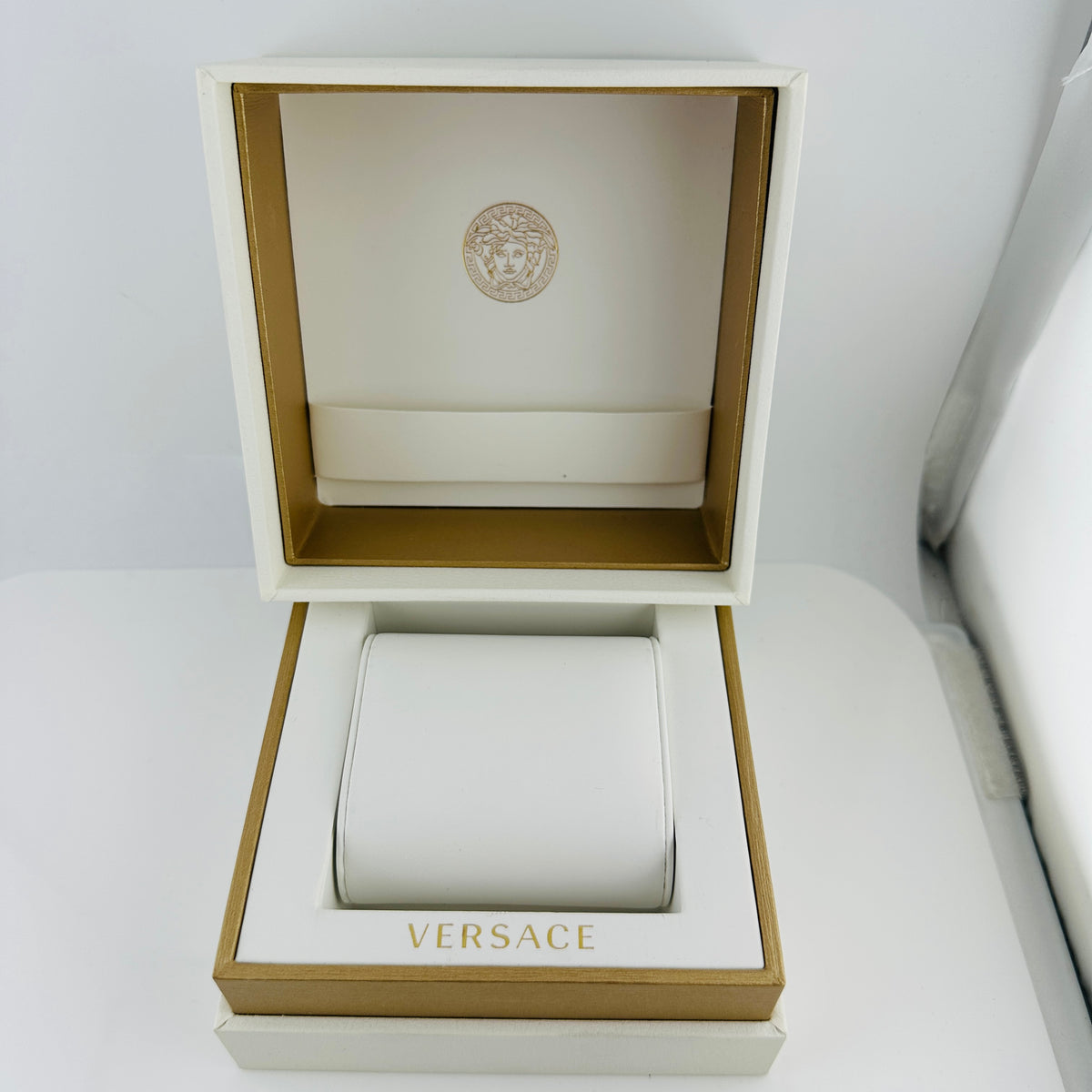 Versace Hellenyium Black Dial on Stainless Steel Bracelet Ref. VEVK00420 Complete Open Date — view 8