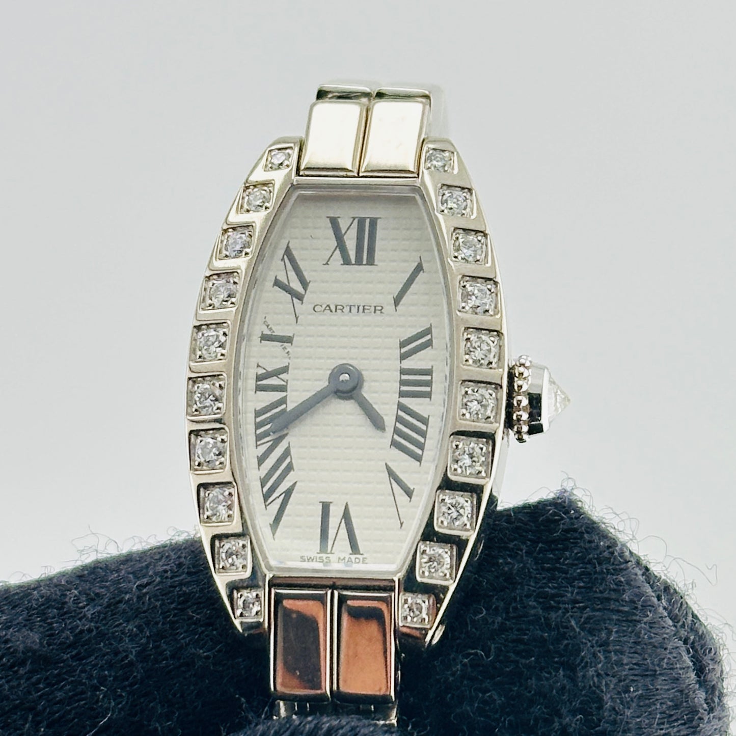 Cartier Tonneau Silver Roman Dial on Wg Ref. 2545 — view 3
